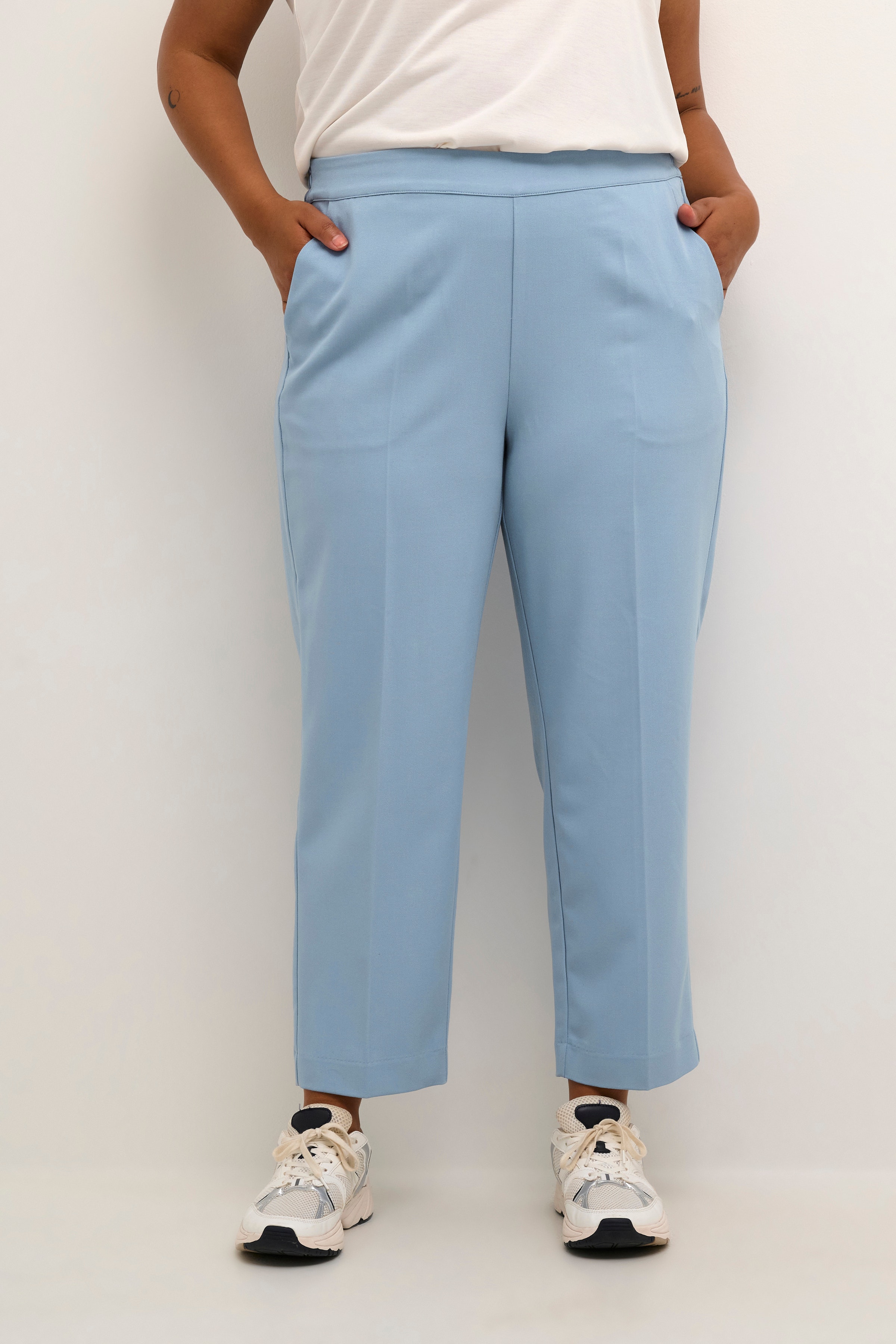 KCsakira Cropped Trousers LOOKBOOK FRONT 10580650-174021