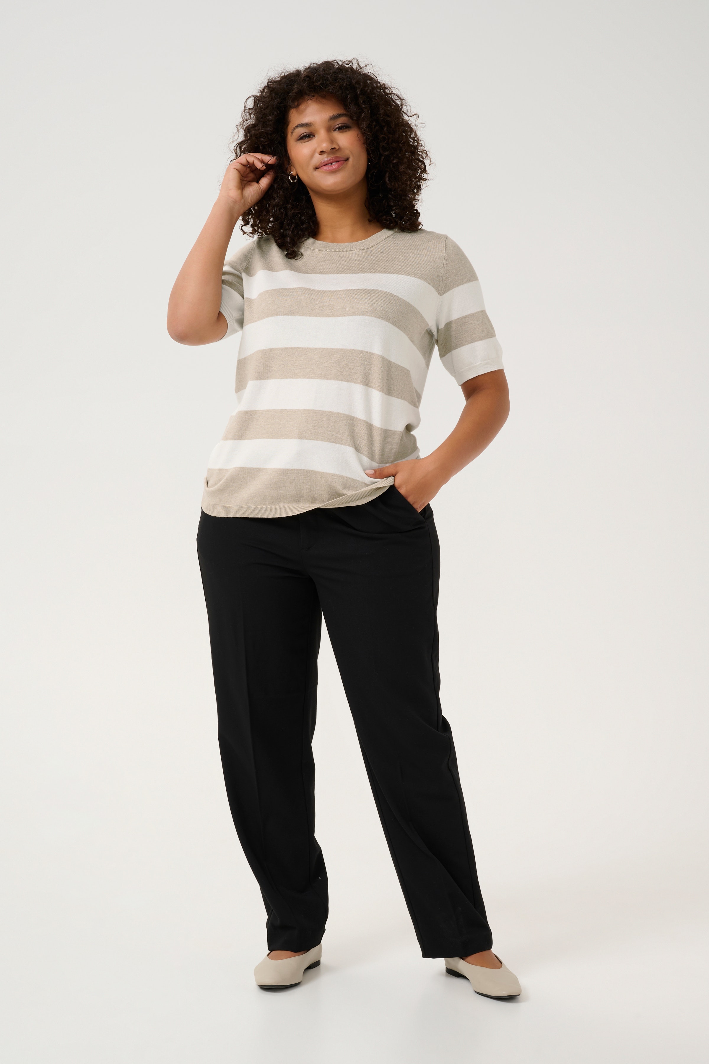 KClizzy Pullover LOOKBOOK FRONT 10582914-106619