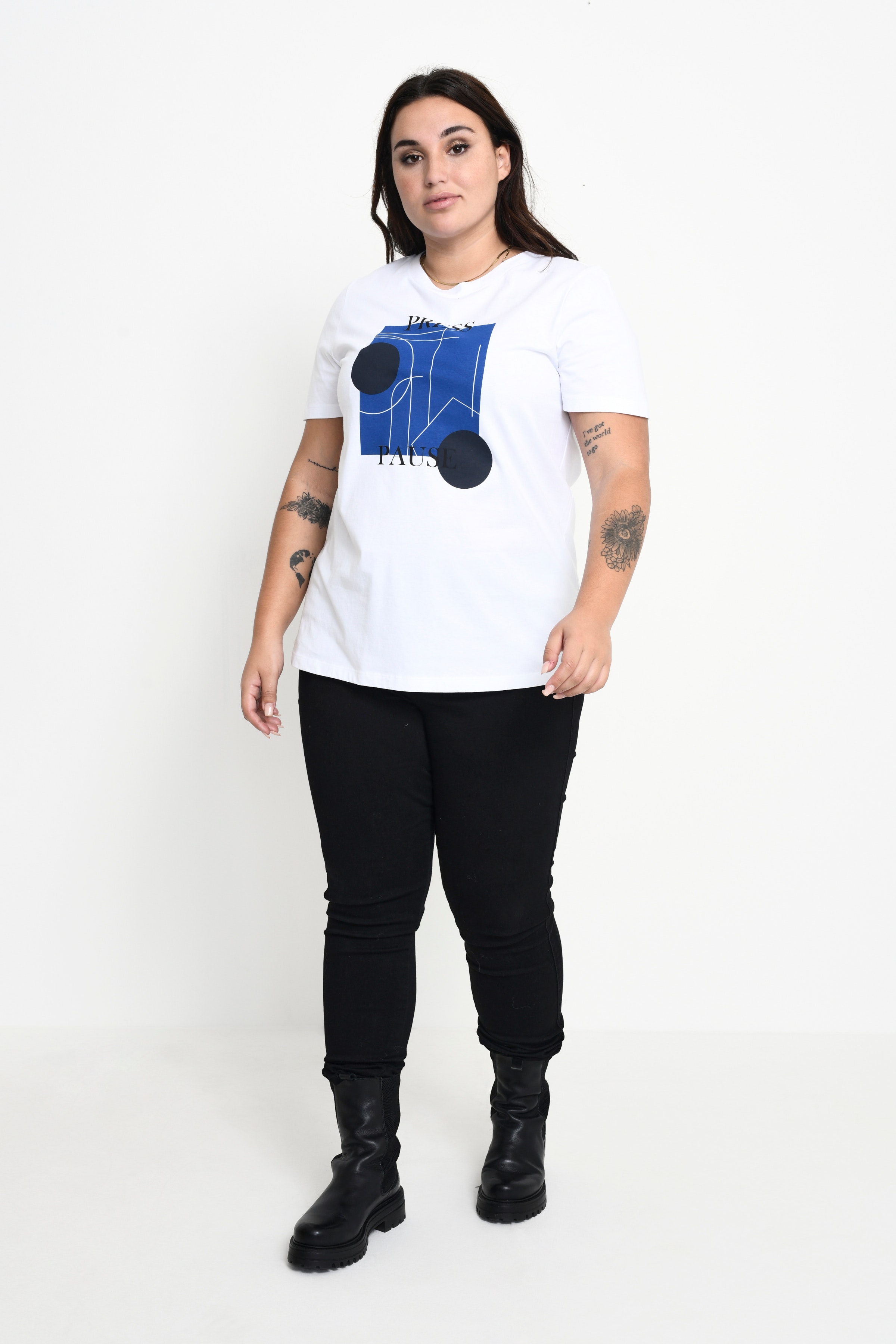 KClouisa T-shirt LOOKBOOK FRONT 10581052-110601