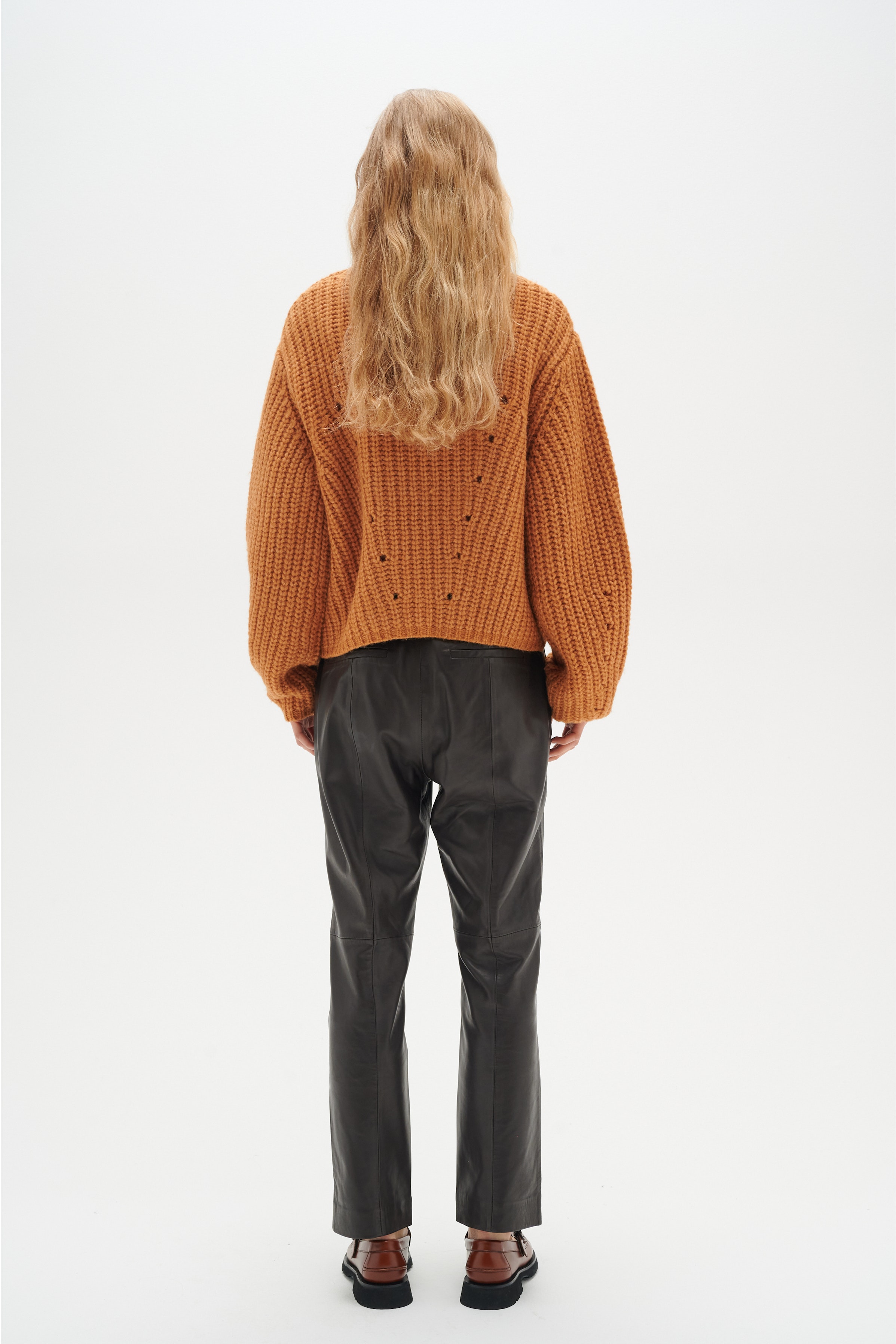 WrylieIW Hose LOOKBOOK BACK 30108741-190910