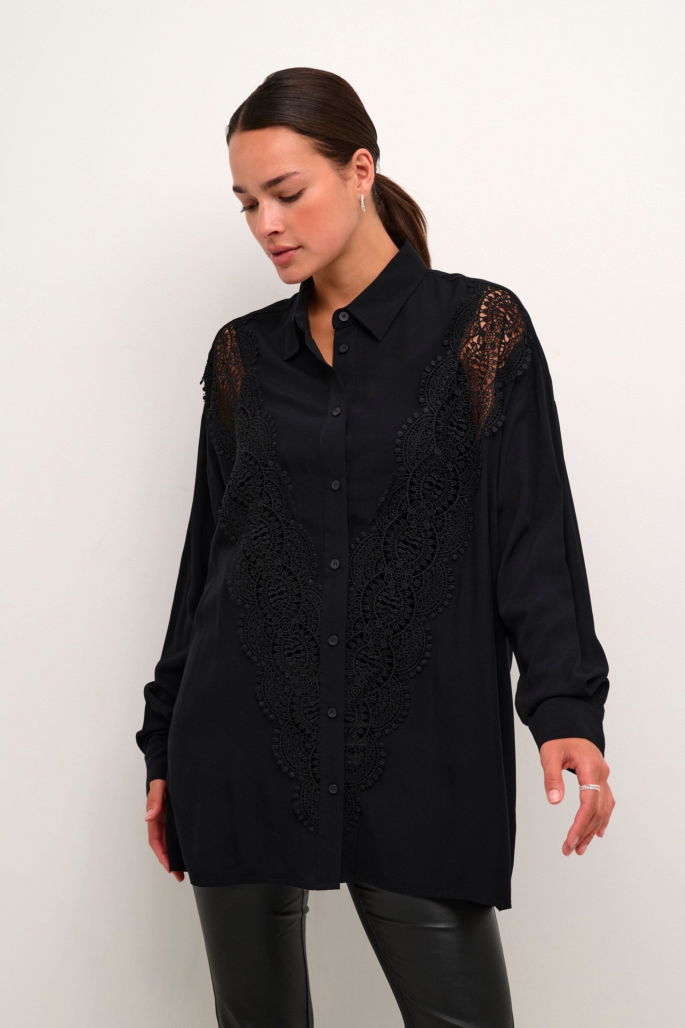 KAgigia Lace shirt LOOKBOOK FRONT 10509251-100121