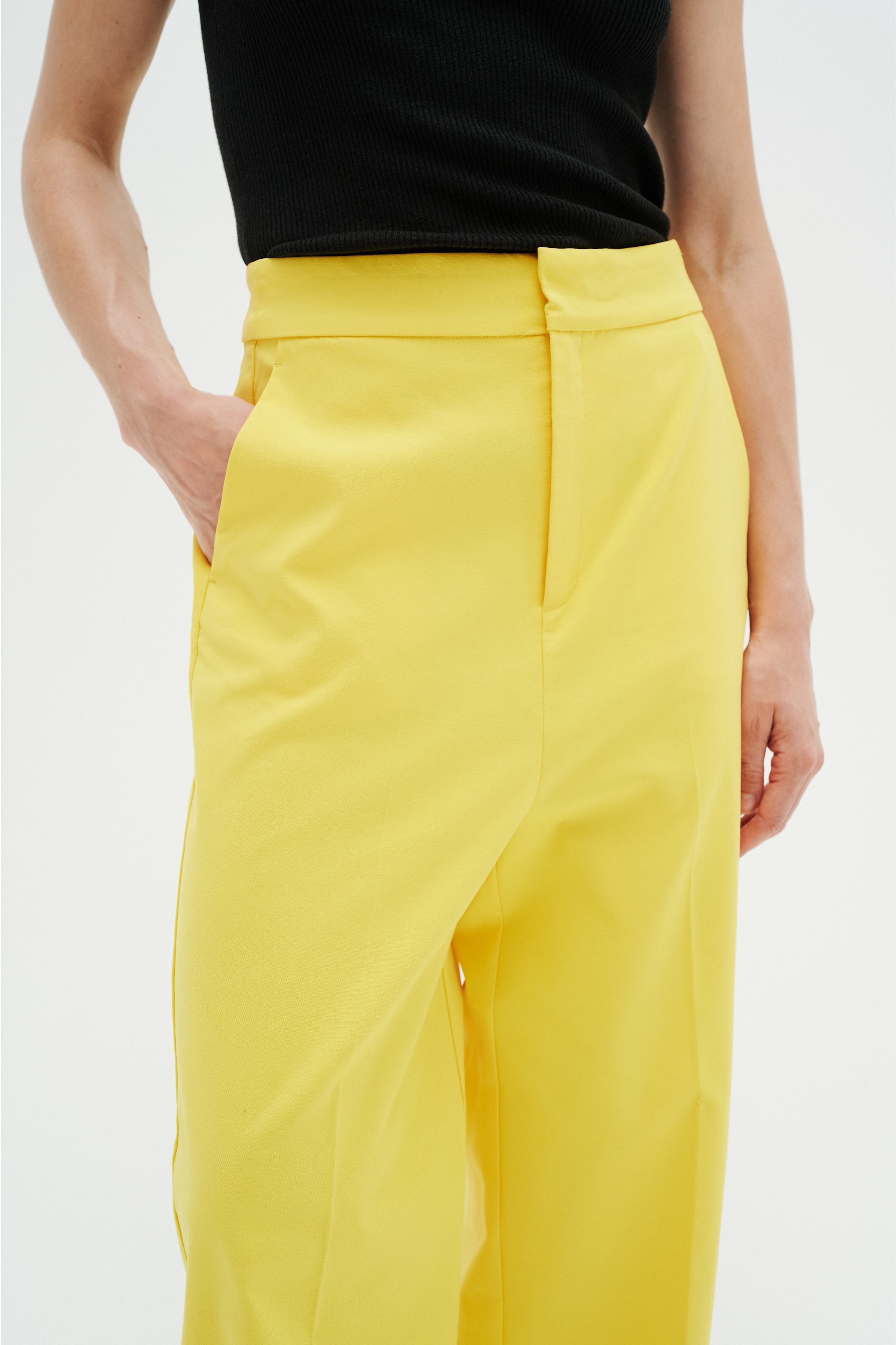 QuincieIW Hose LOOKBOOK FRONT 30108334-140756