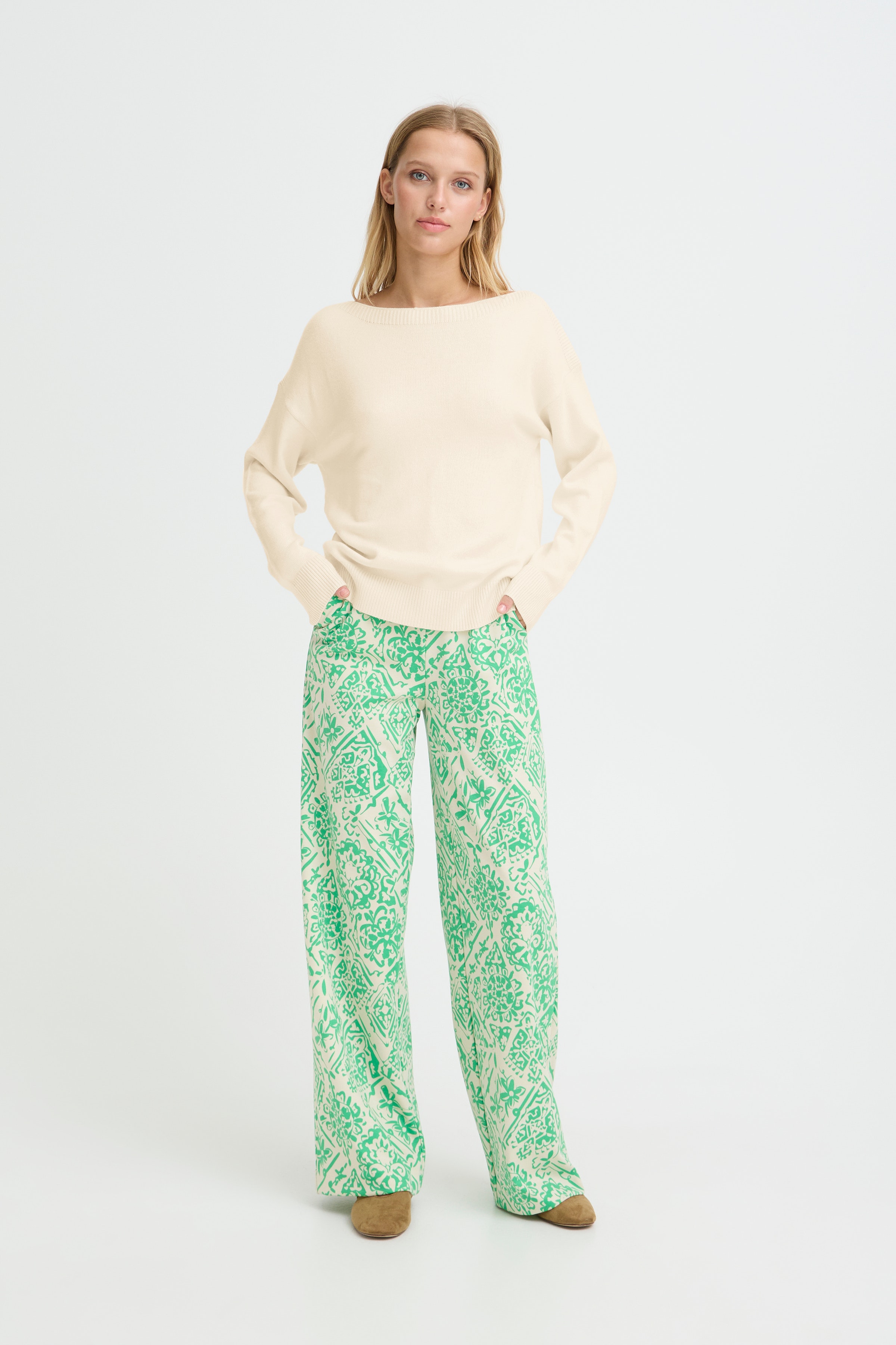 IHSELLA Pullover LOOKBOOK FRONT 20121291-130905