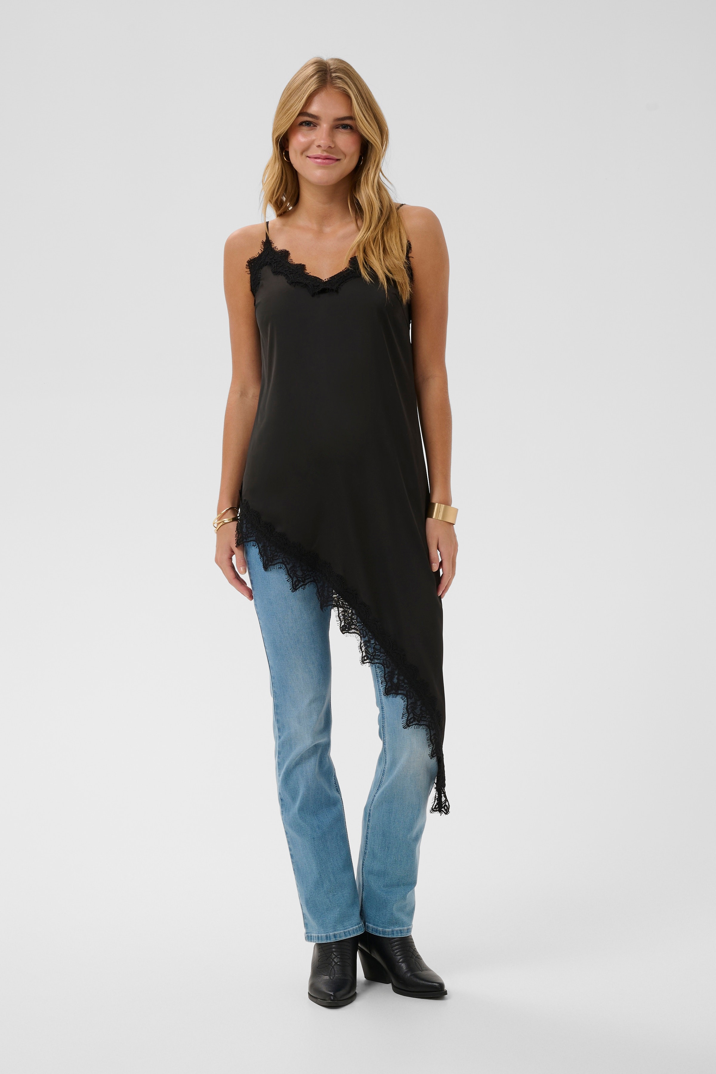 CRGlenna Top LOOKBOOK FRONT 10615605-100120