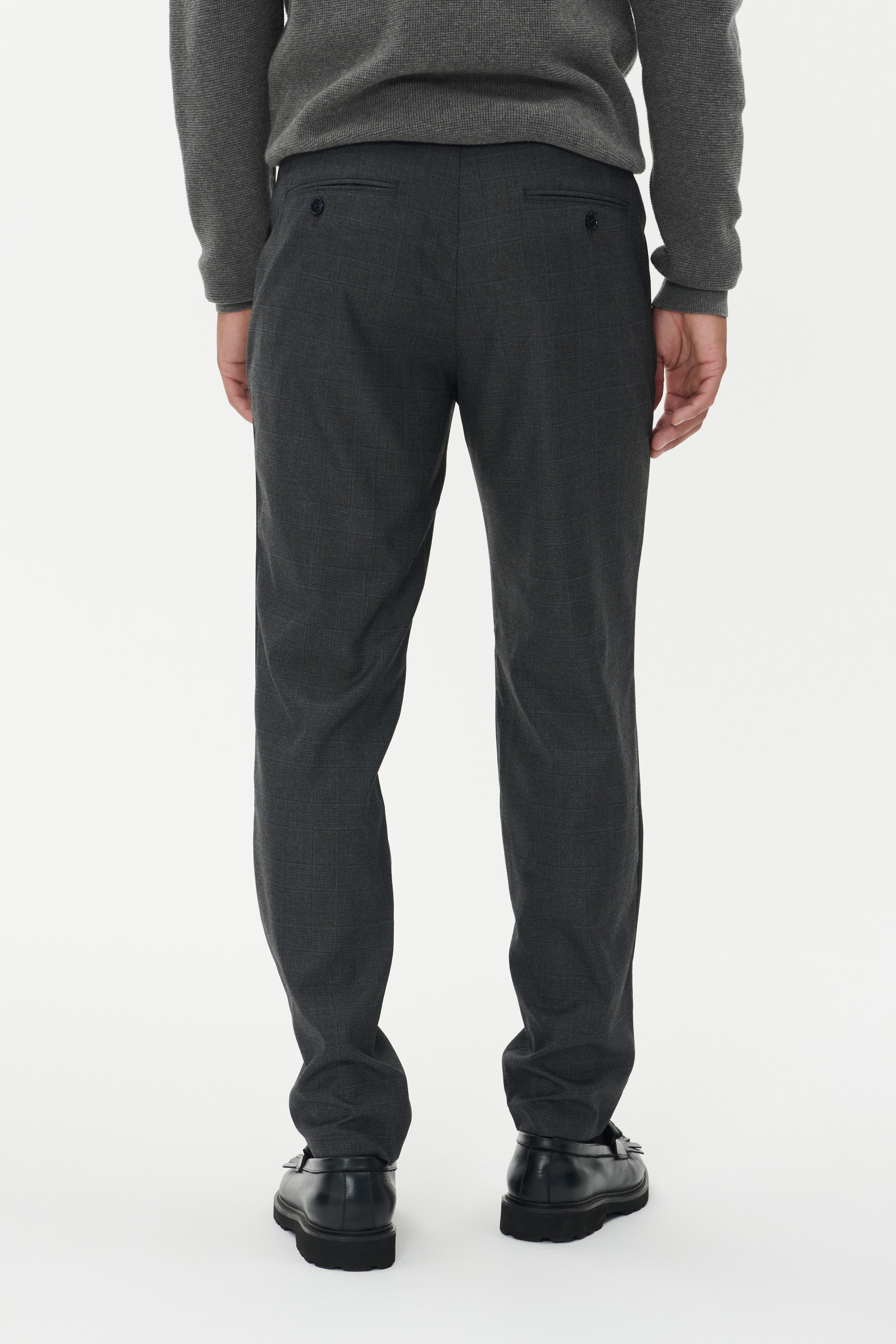 MAliam Hose LOOKBOOK BACK 30208715-194011