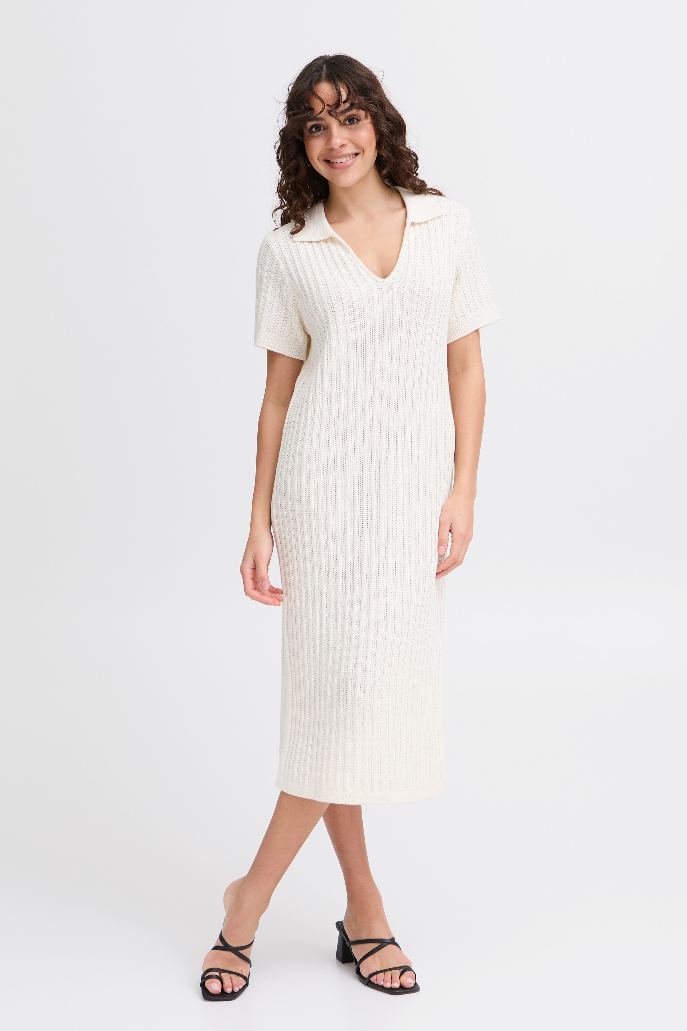 FROFELINA Kleid LOOKBOOK FRONT 20615698-110701