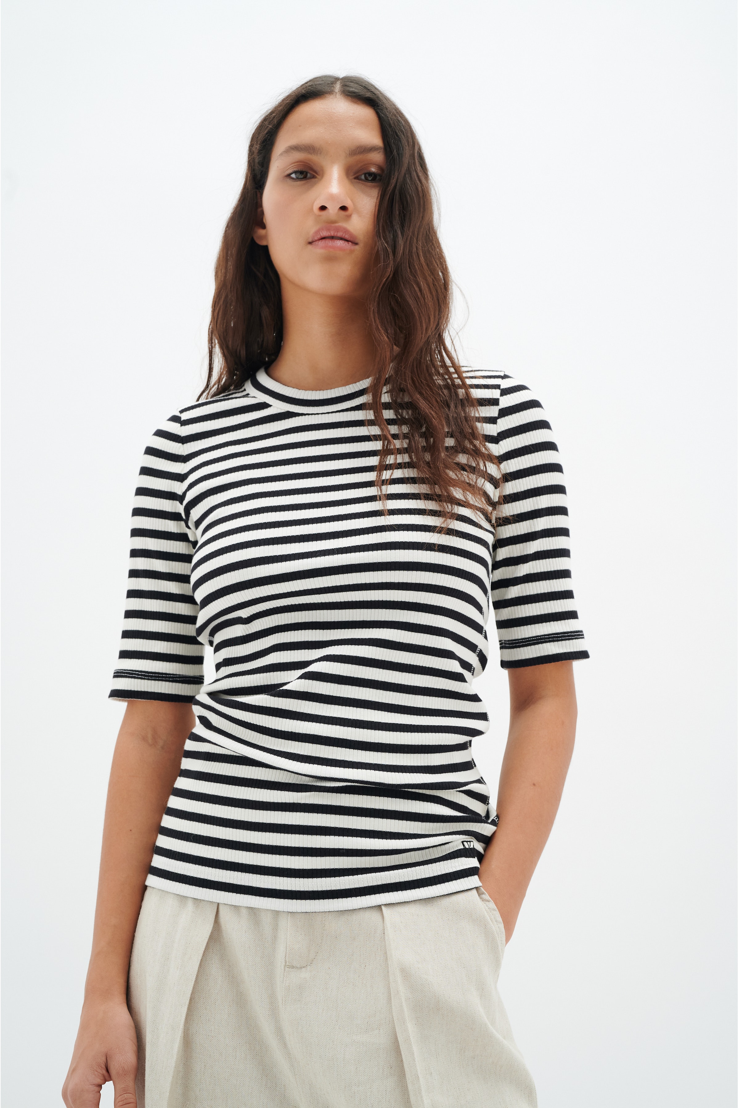 DagnaIW Striped T-shirt LOOKBOOK FRONT 30107269-302212