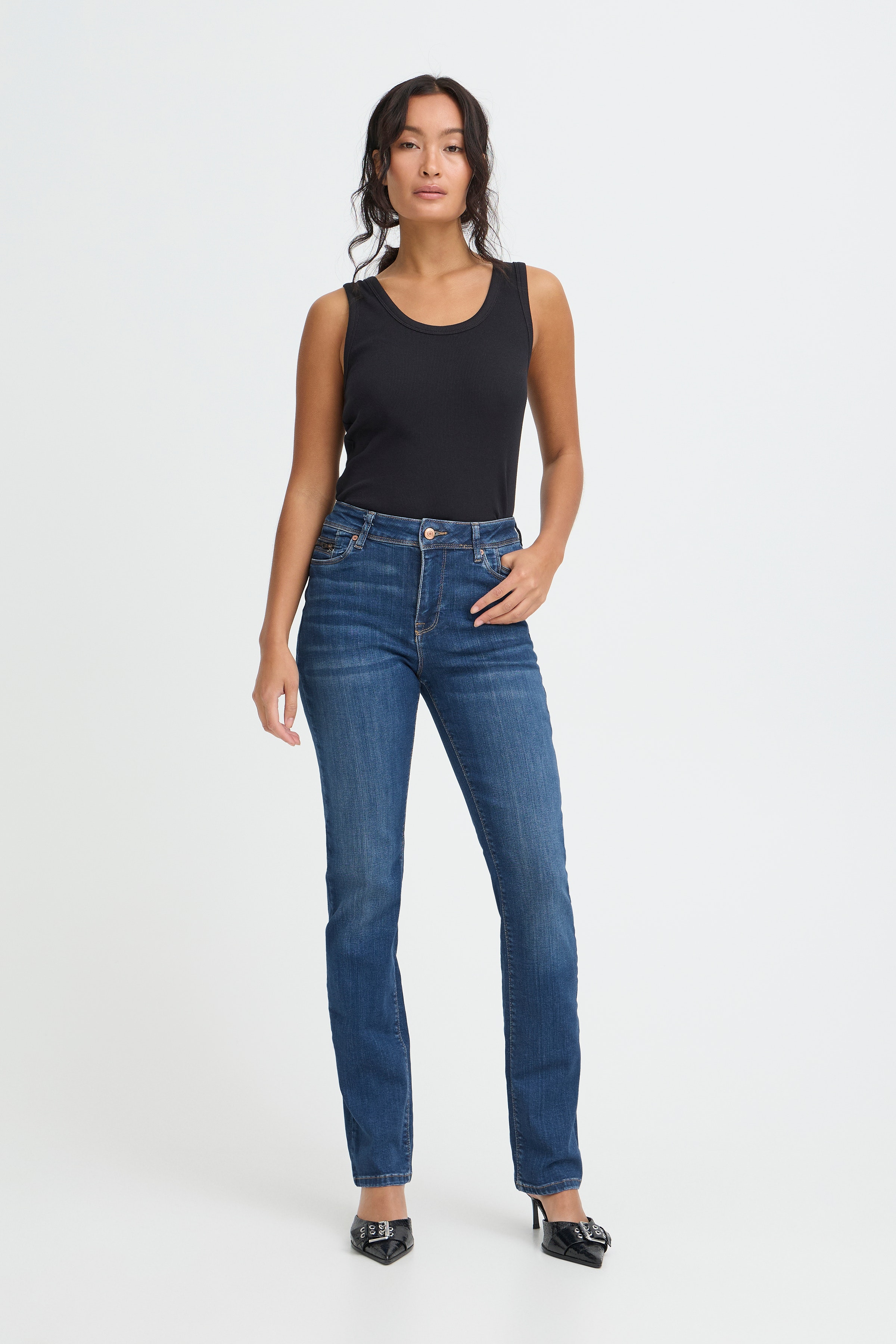 PZSANDRA Hw Jeans Straight Leg LOOKBOOK FRONT 50205860-200005