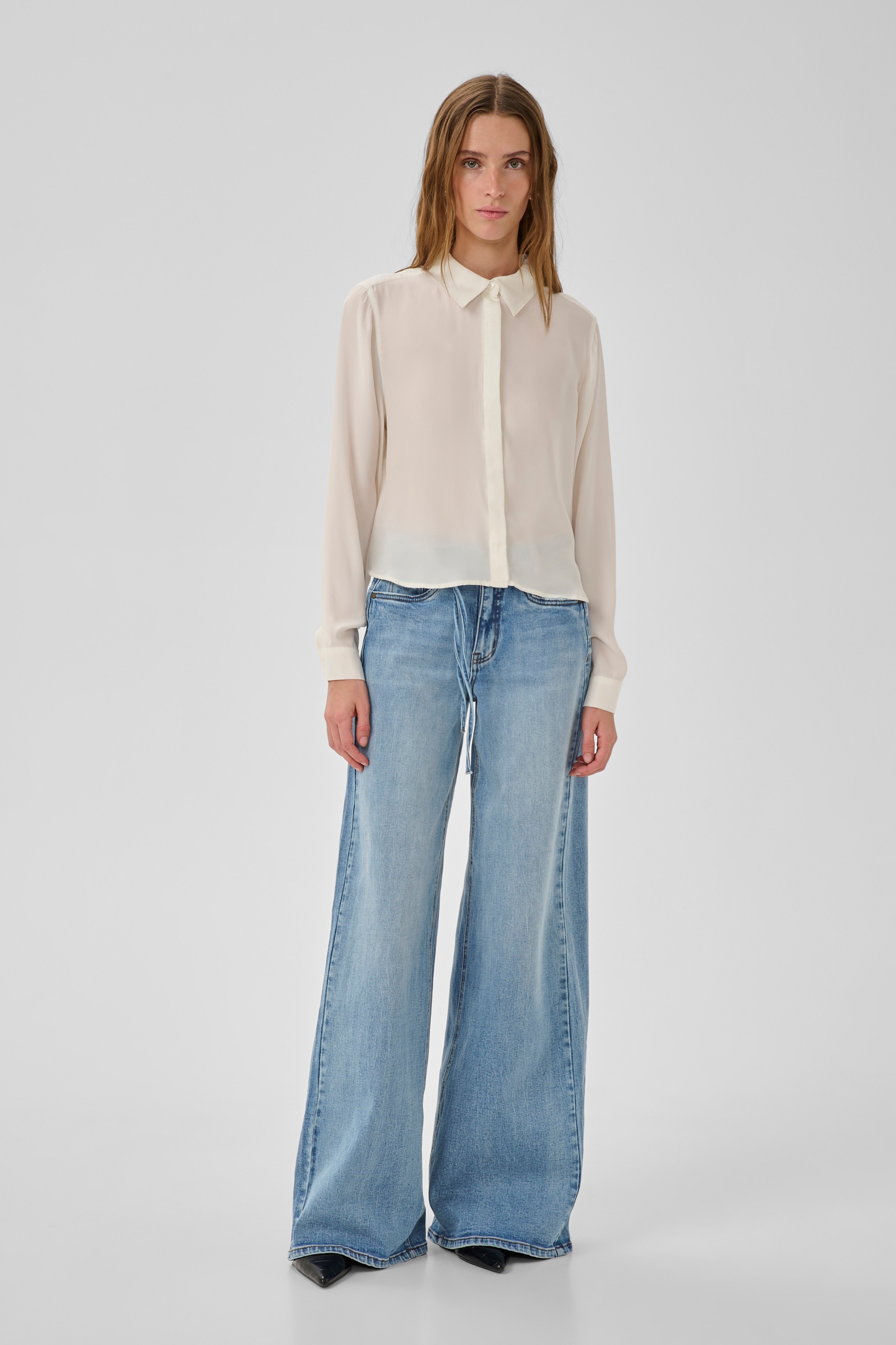 MWKaro 144 Mid X-Wide Jeans LOOKBOOK FRONT 10705256-100046