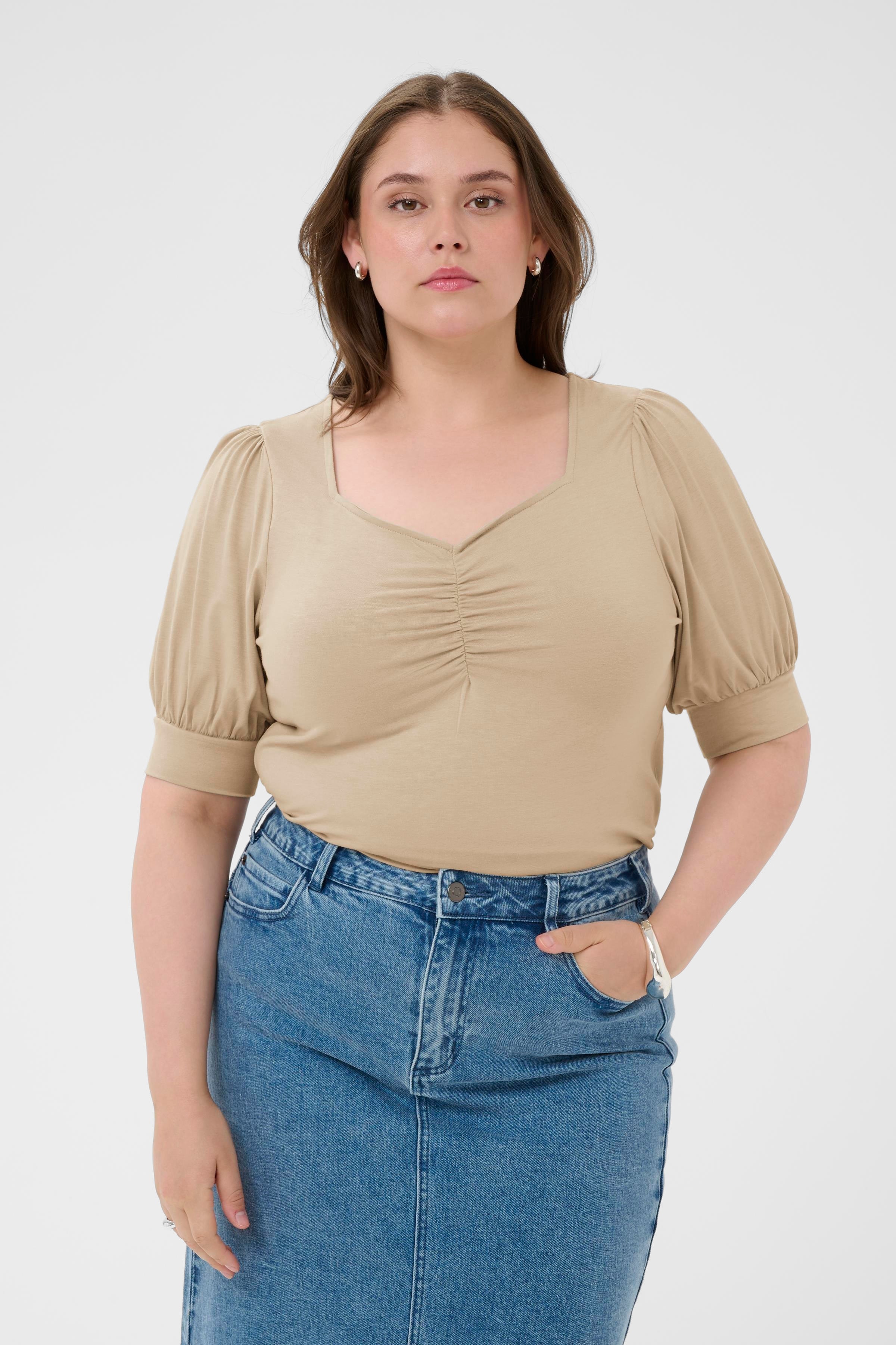 KCsissy T-Shirt LOOKBOOK FRONT 10581401-151305