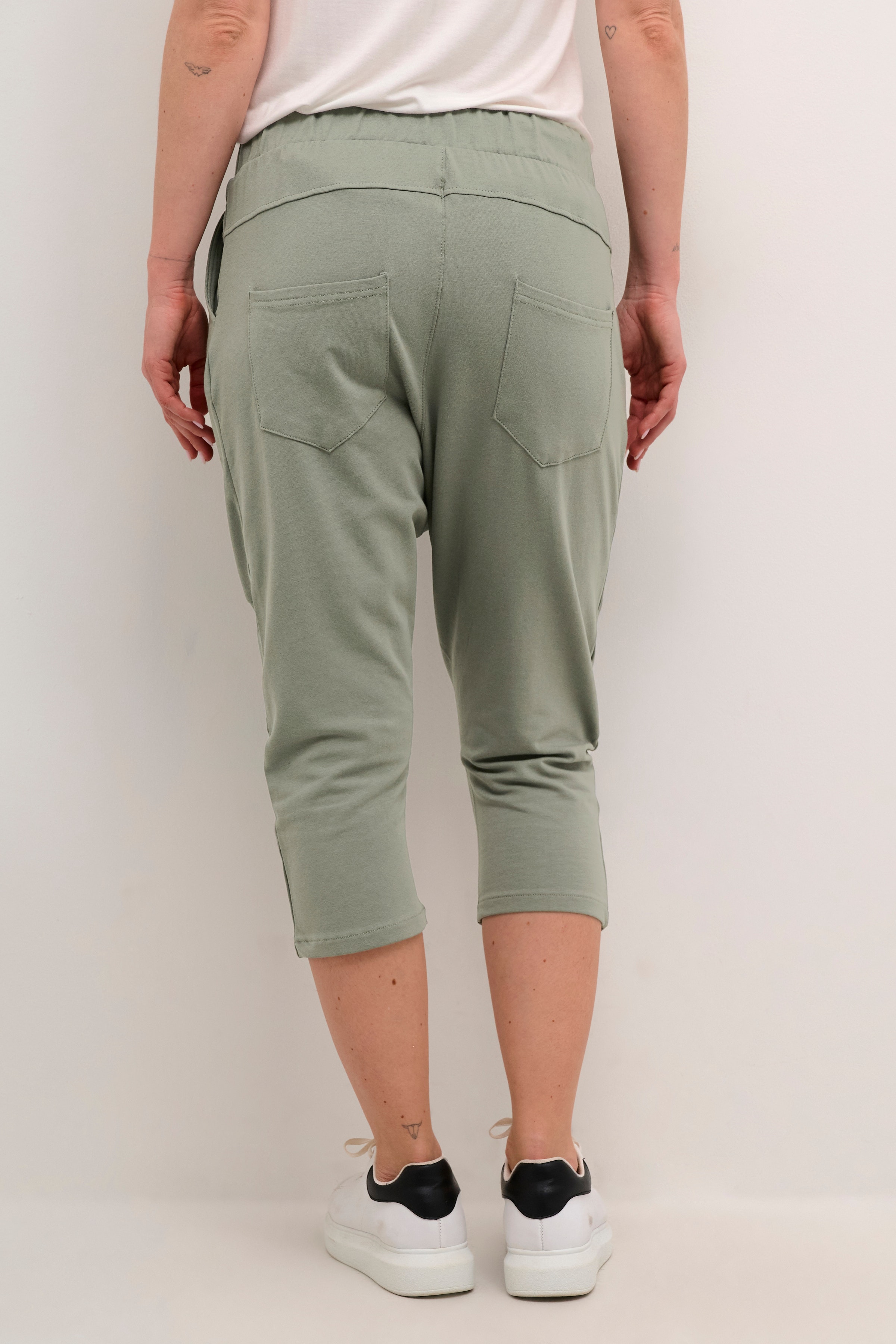 CRBeky Capri Trousers LOOKBOOK BACK 10613059-103769