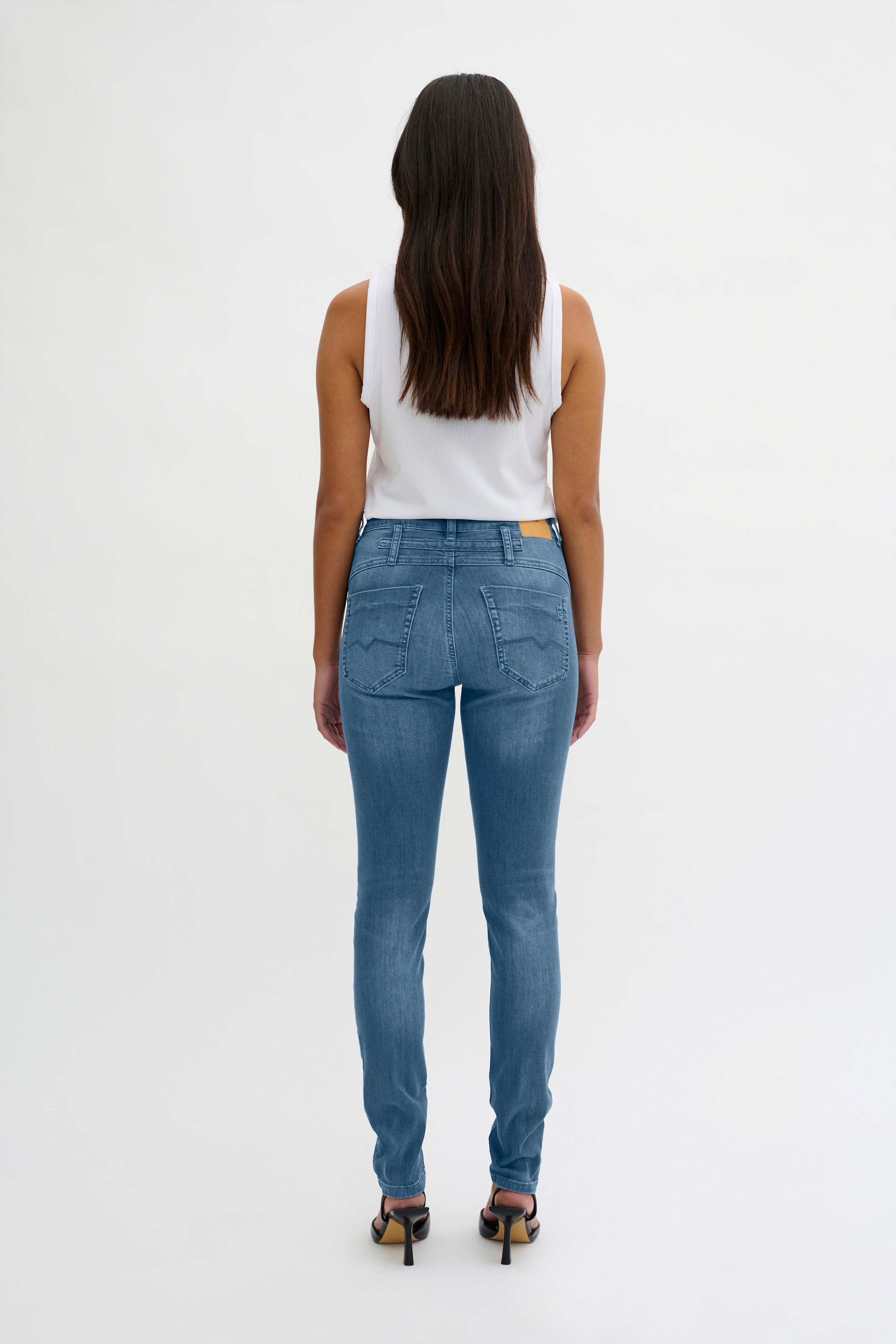 38 THE FIOLA 100 SLIM LOOKBOOK BACK 10703569-100055