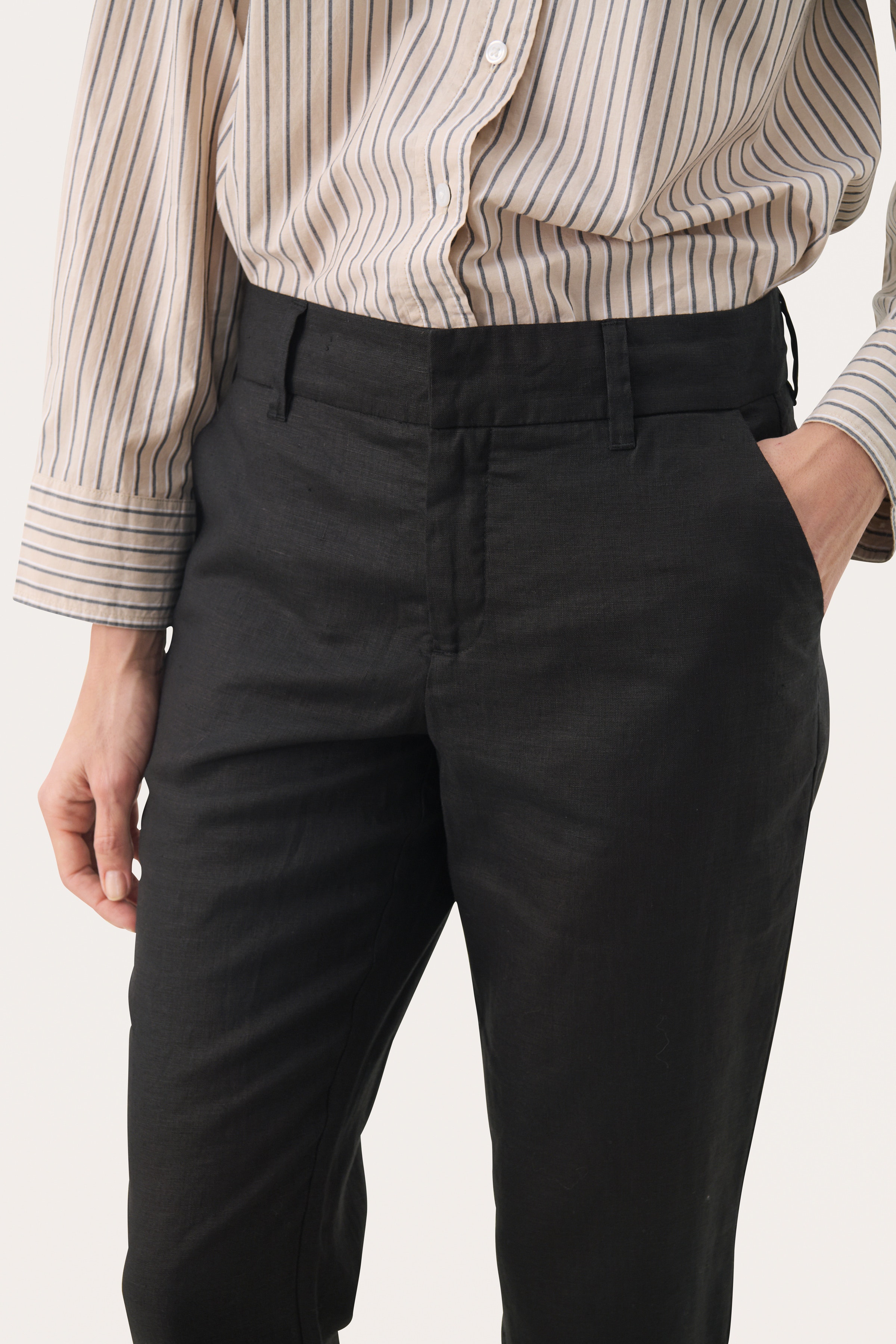 SoffePW Linen Trousers LOOKBOOK DETAIL 30309389-194008