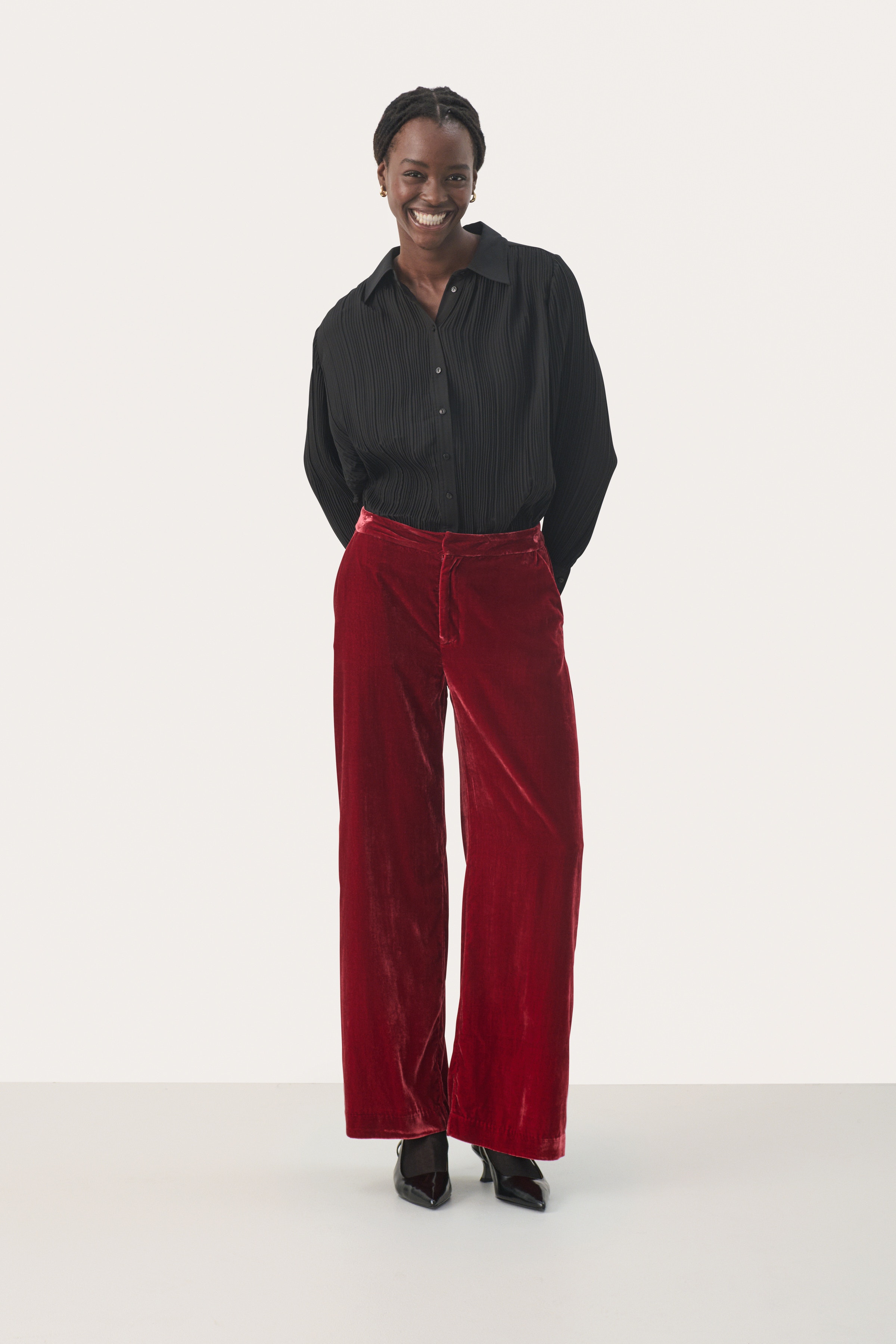 NinneaPW Velvet Trousers LOOKBOOK FRONT 30309039-191653