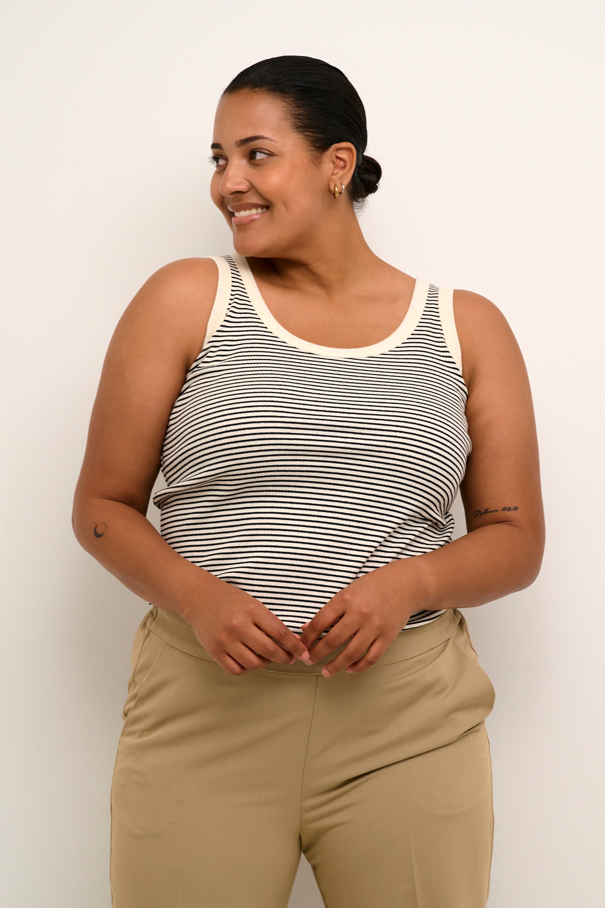 KCkana Top LOOKBOOK FRONT 10582197-105406