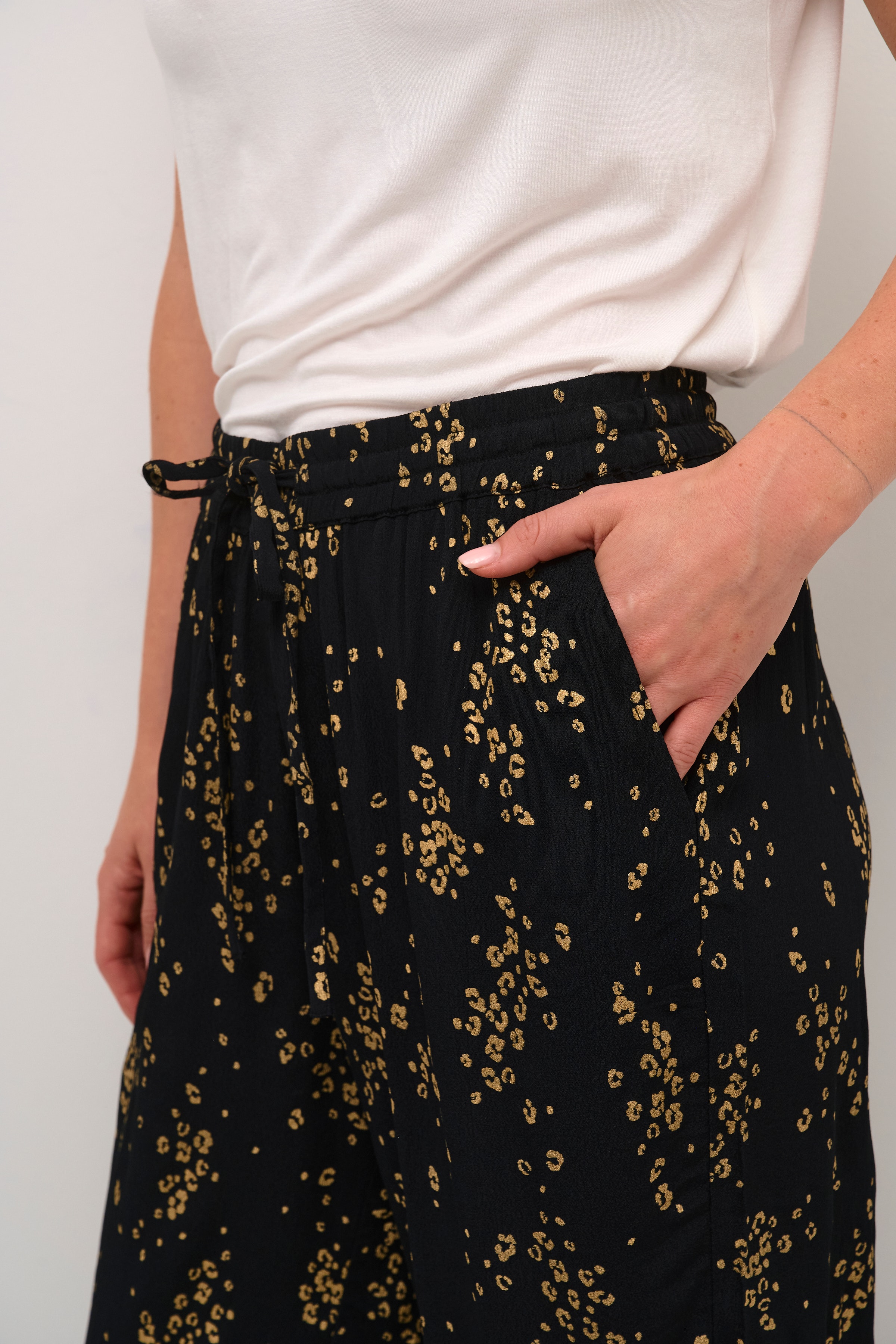 BPally Trousers LOOKBOOK DETAIL 10590581-105307B