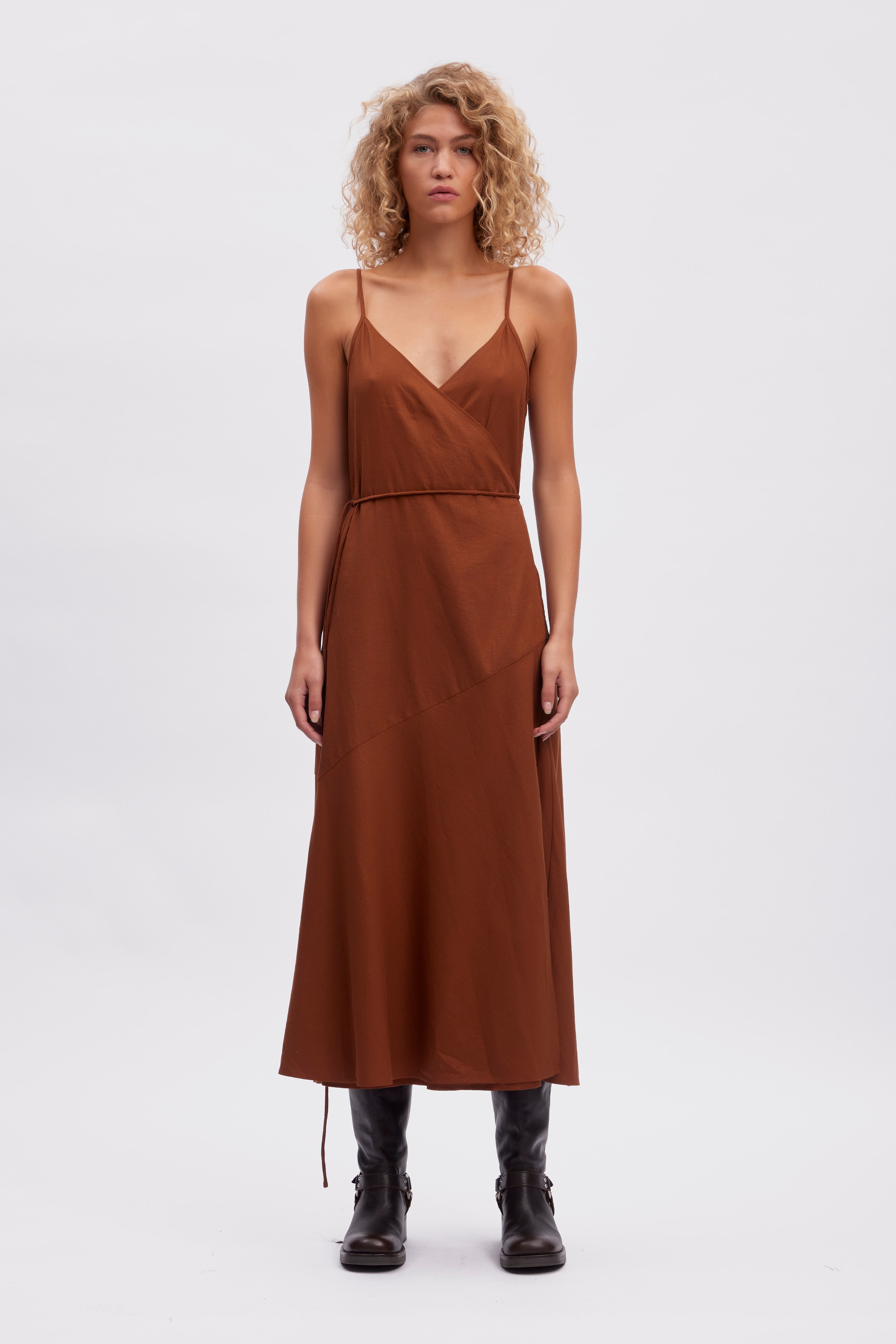 LeenaGZ Linen dress LOOKBOOK FRONT 10909225-191227