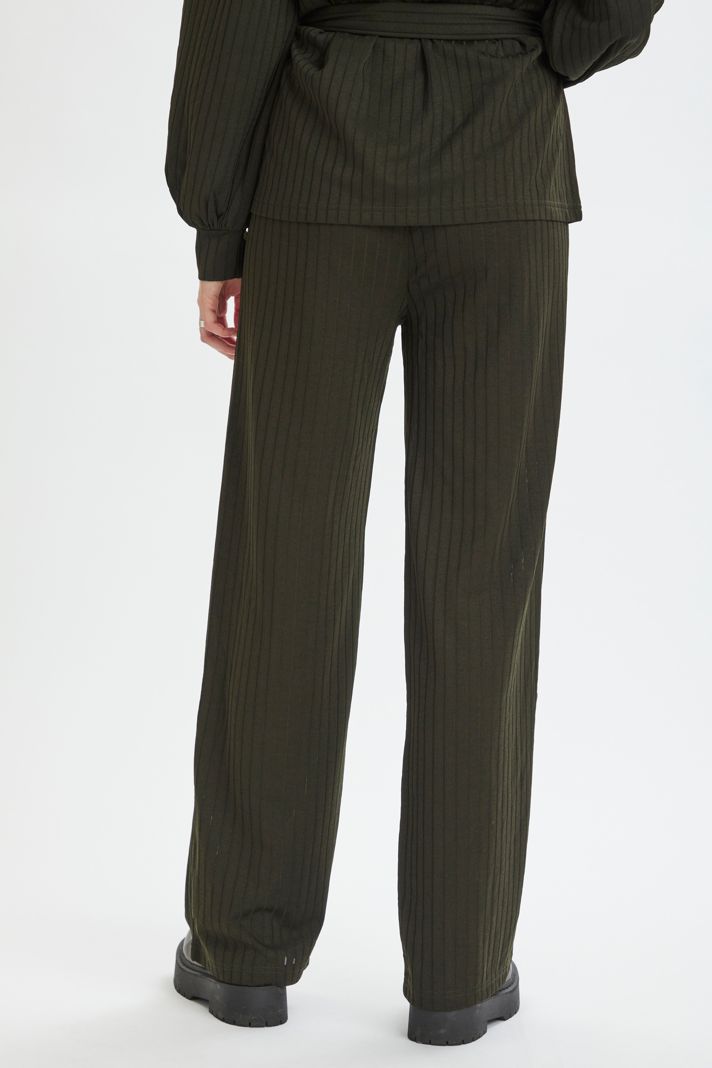 IlmaSZ Pants

 LOOKBOOK BACK 30511414-190509