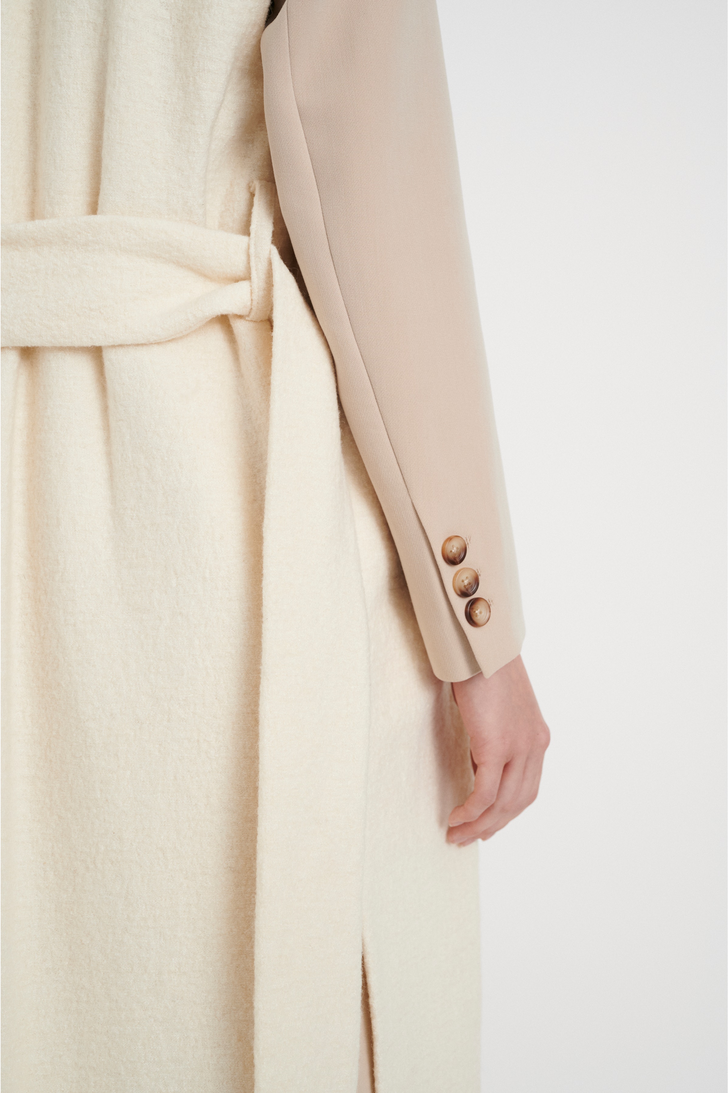 HannieIW Waistcoat

 LOOKBOOK DETAIL 30106965-110701