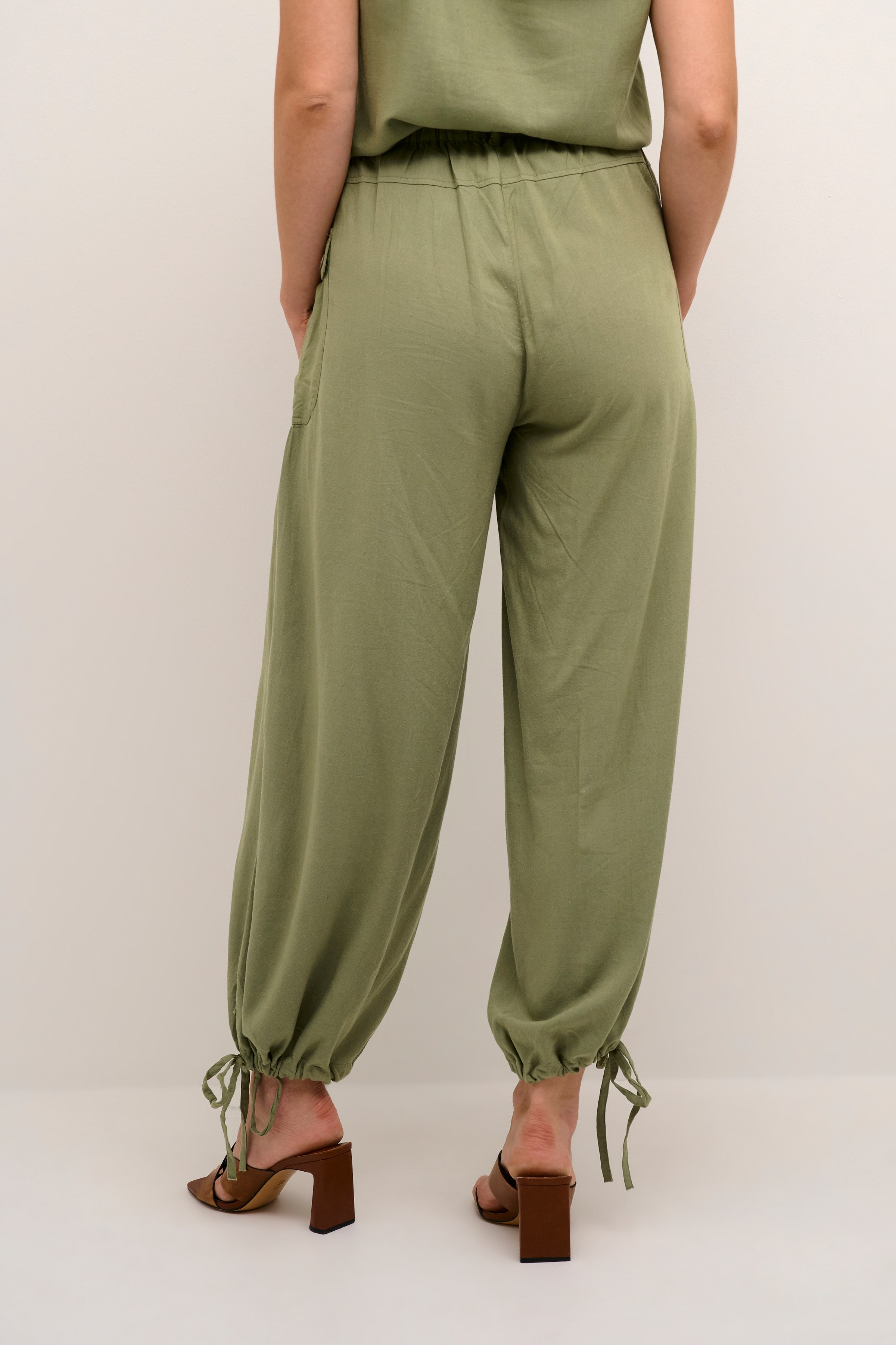 CRVenta Linen Trousers LOOKBOOK BACK 10612582-170115