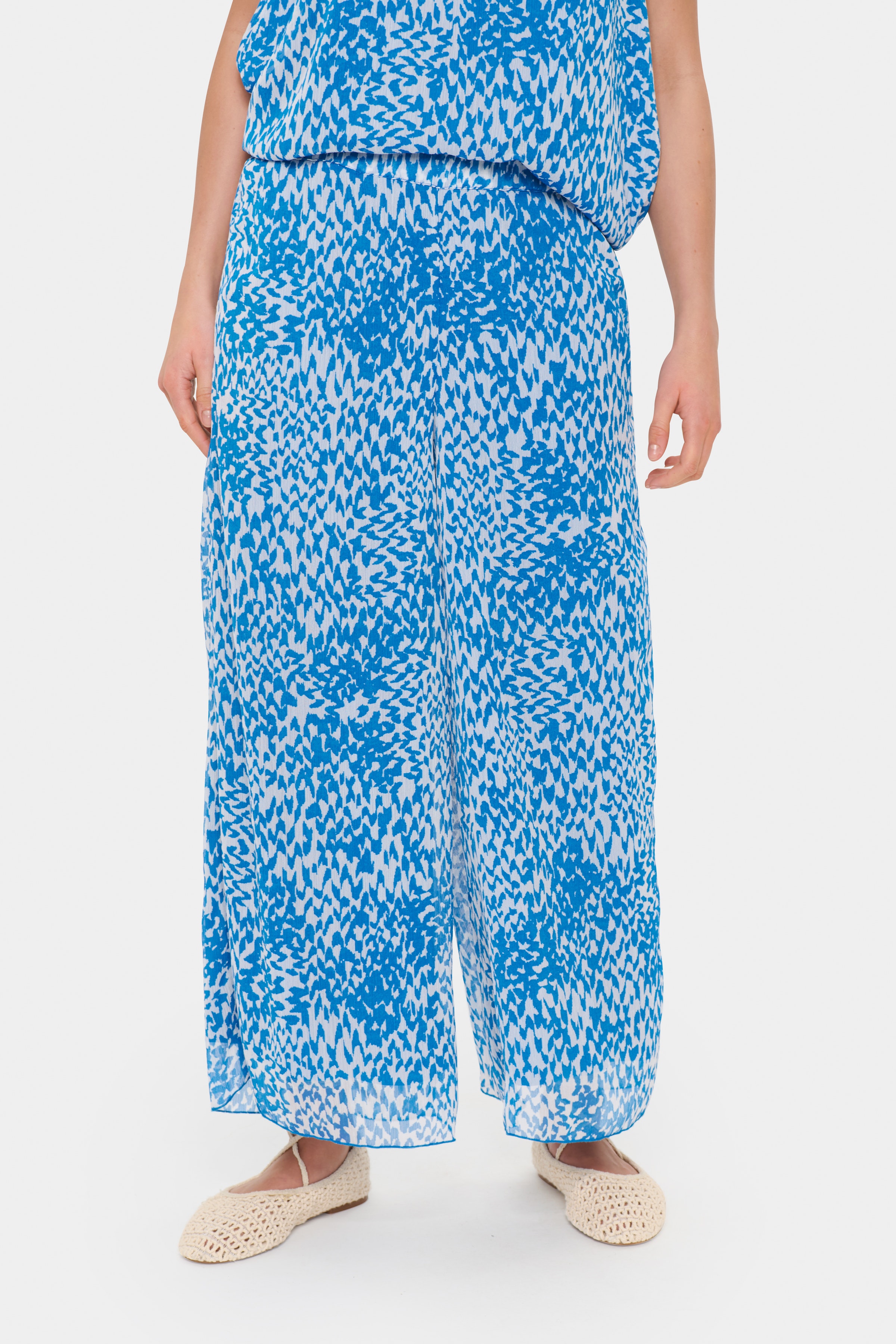 DojaSZ Hose LOOKBOOK FRONT 30513390-303726