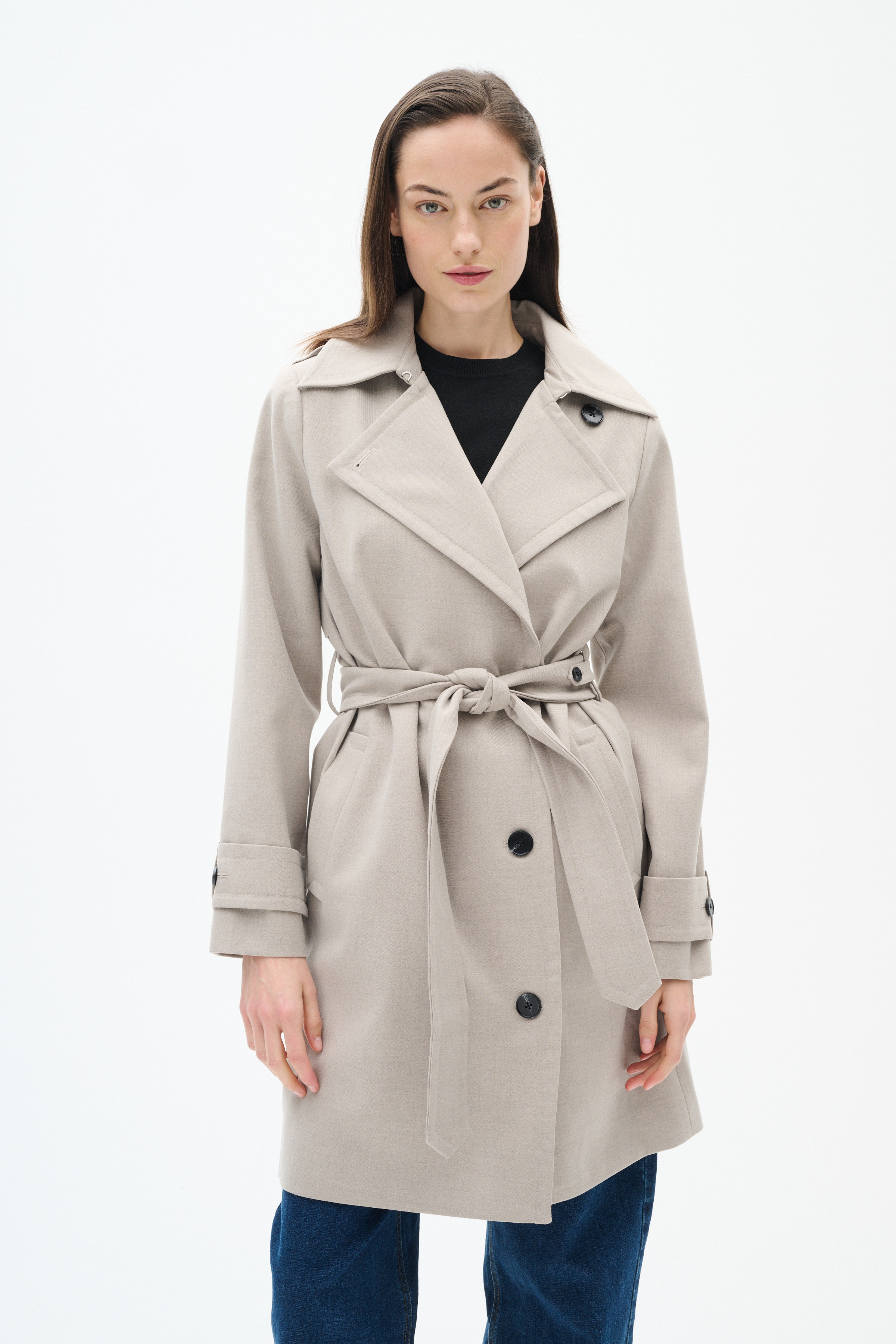 UlrykaIW Trenchcoat LOOKBOOK FRONT 30110018-1304031