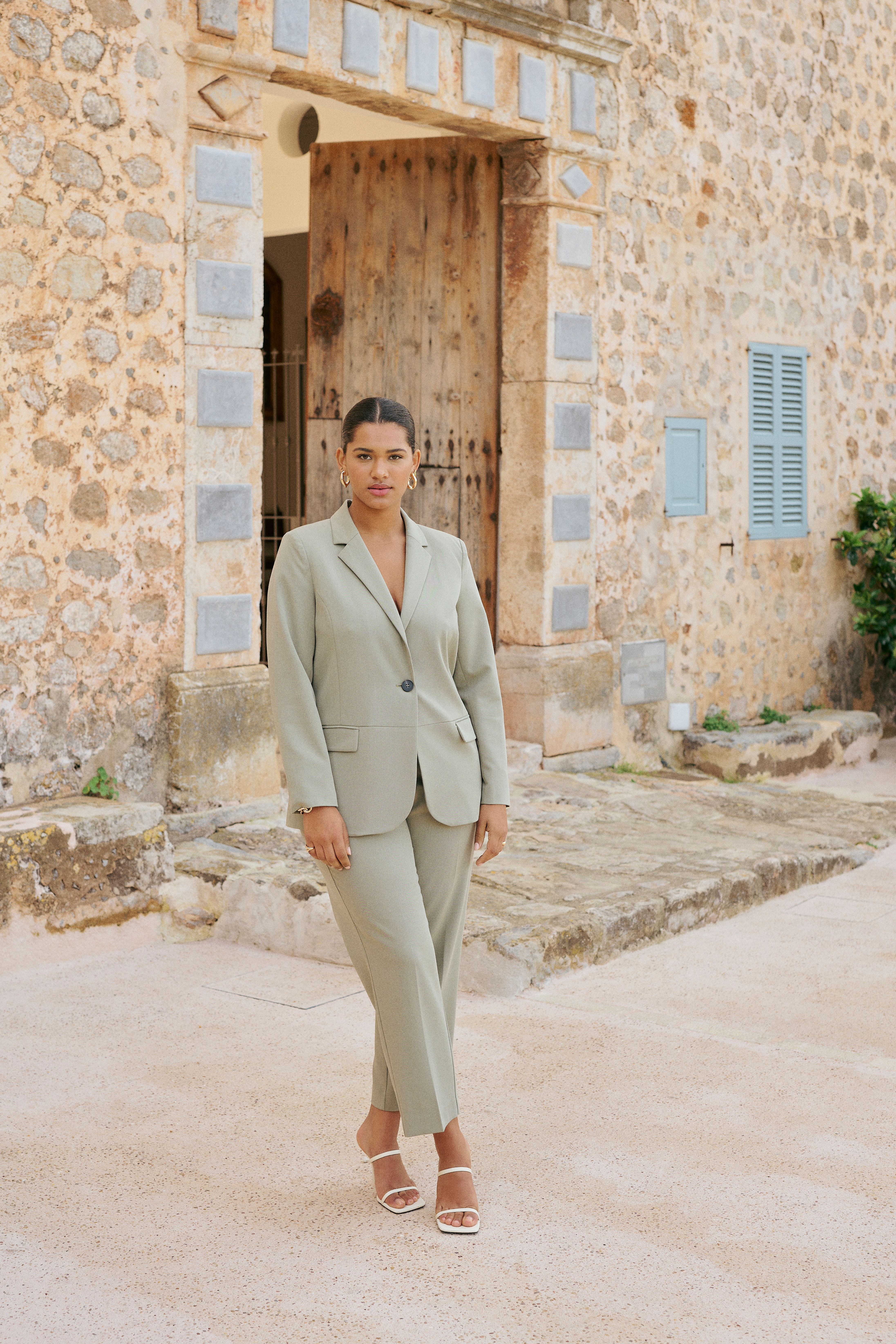 KCsakira Blazer LOCATION NONE 10580933-170613