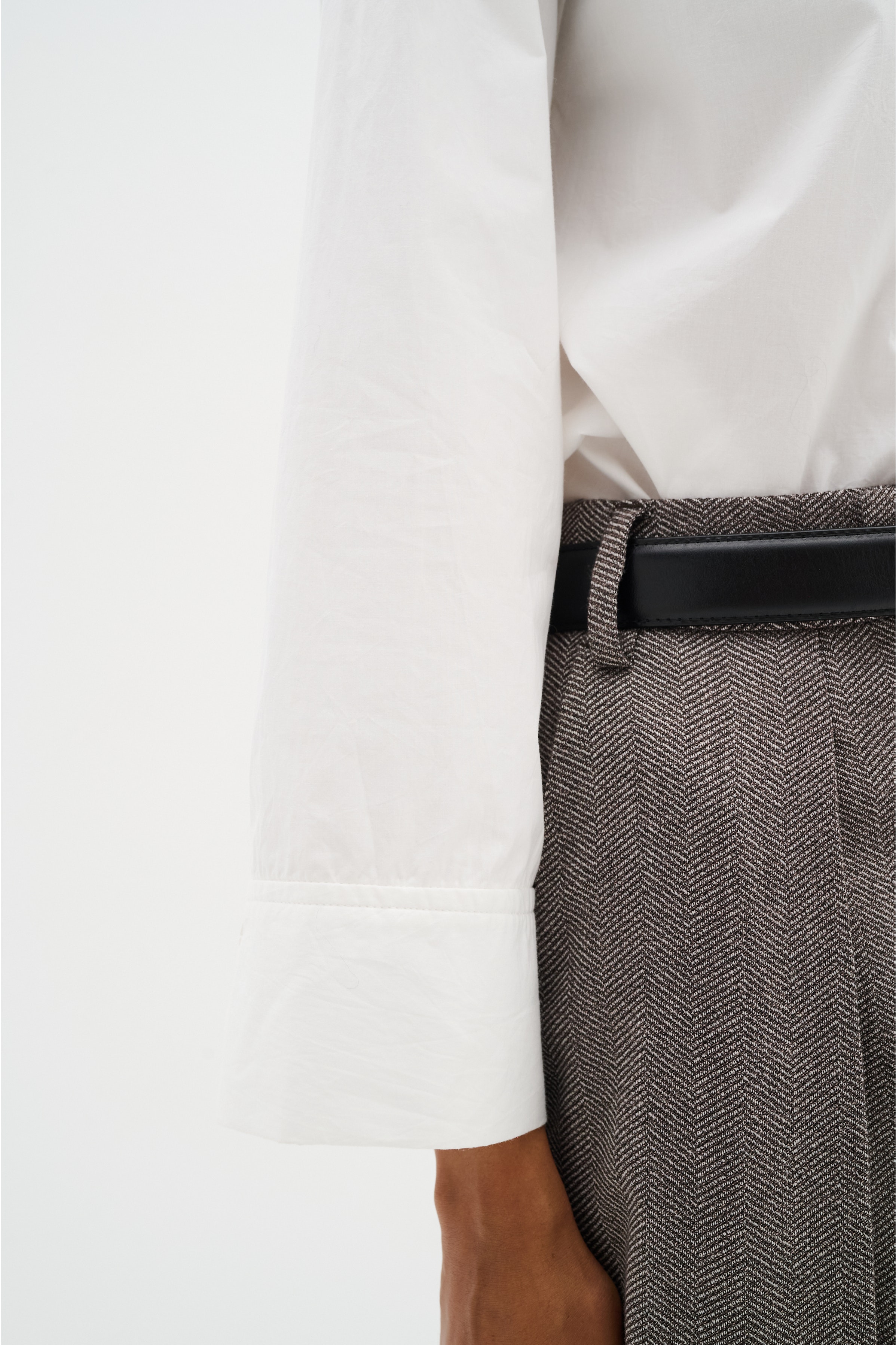 KahlaIW Pleated Trousers LOOKBOOK DETAIL 30109734-191518