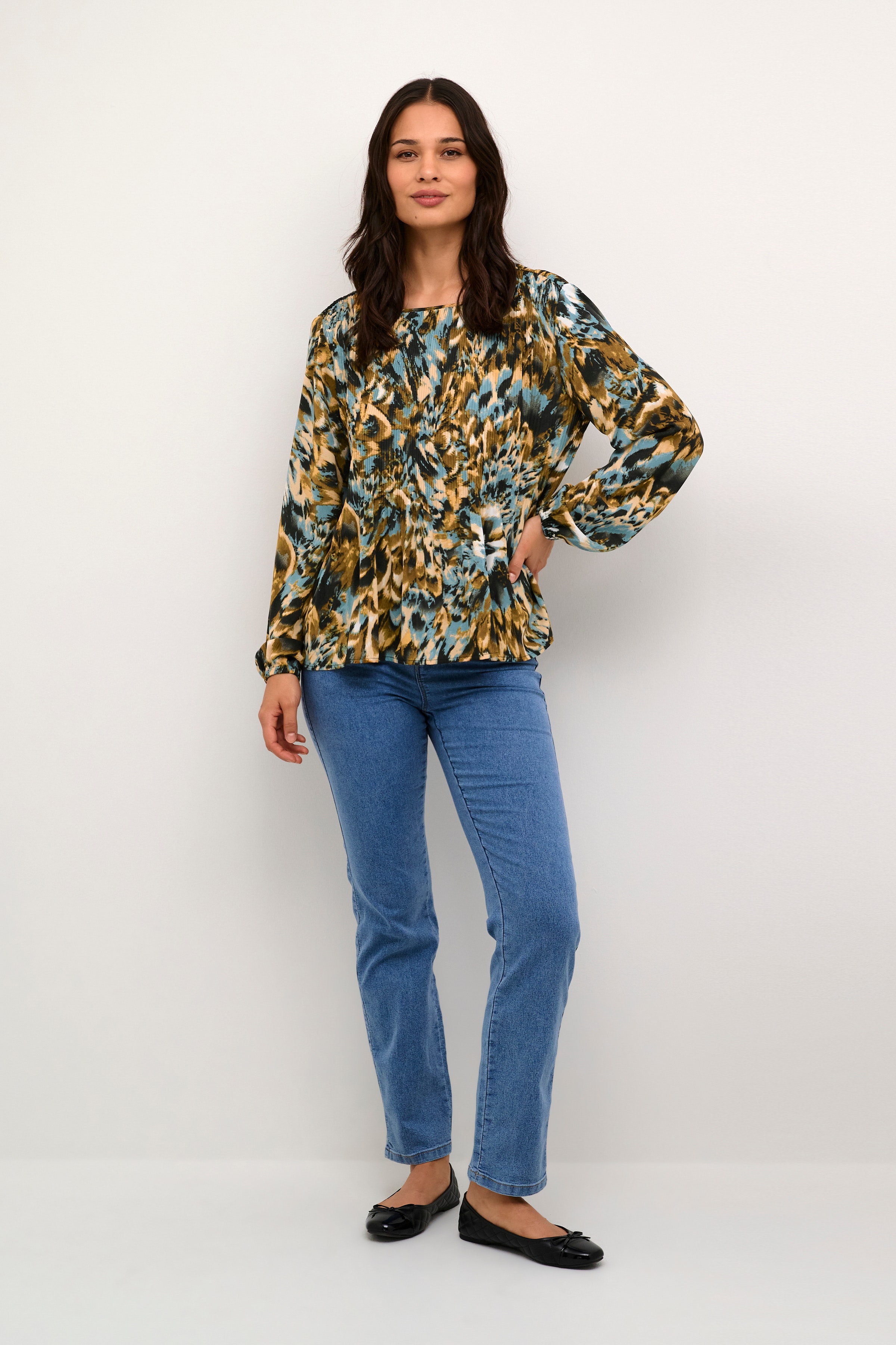 BPlaura Blouse LOOKBOOK FRONT 10590612-105561B