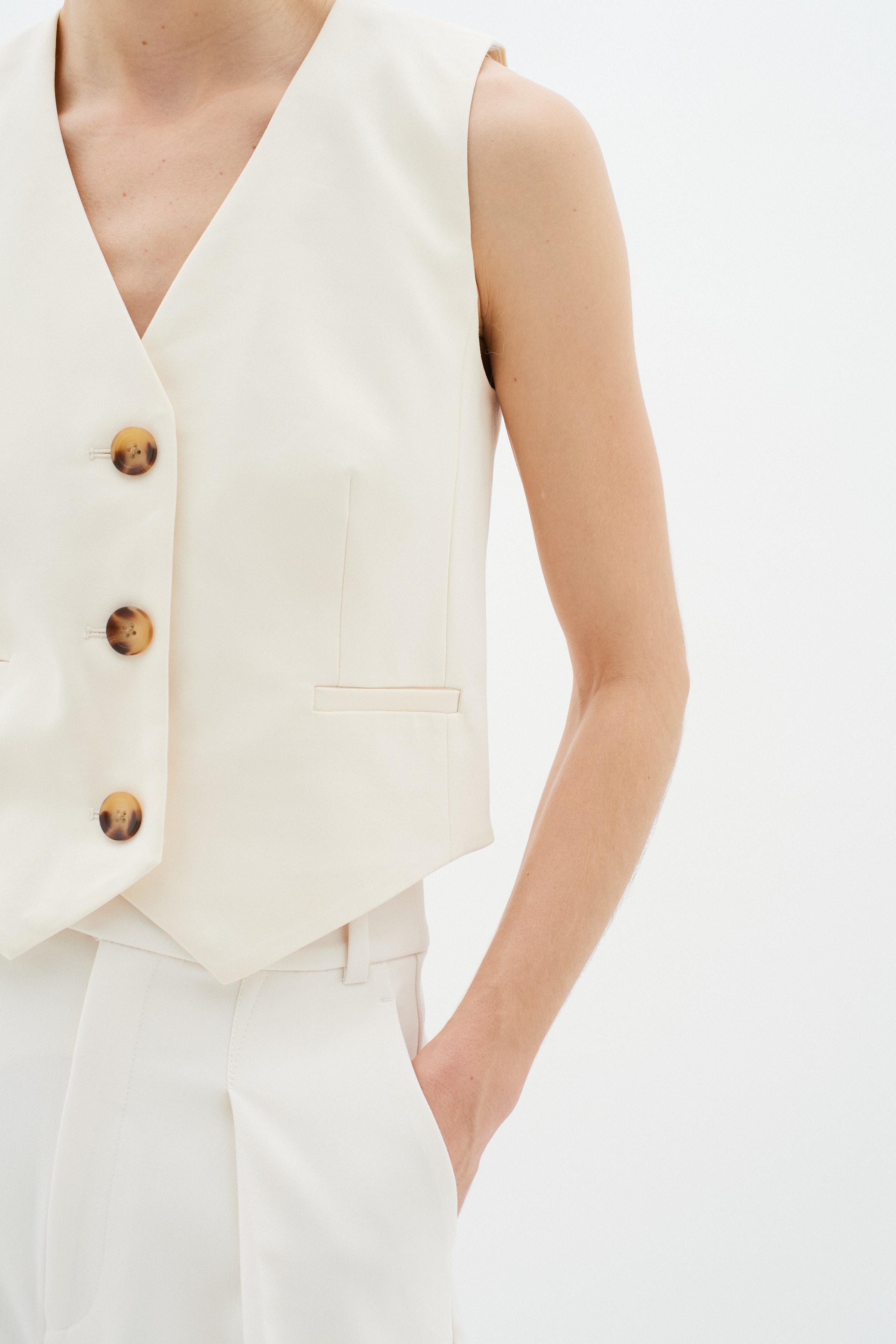 ZellaIW Waistcoat LOOKBOOK DETAIL 30107208-120000