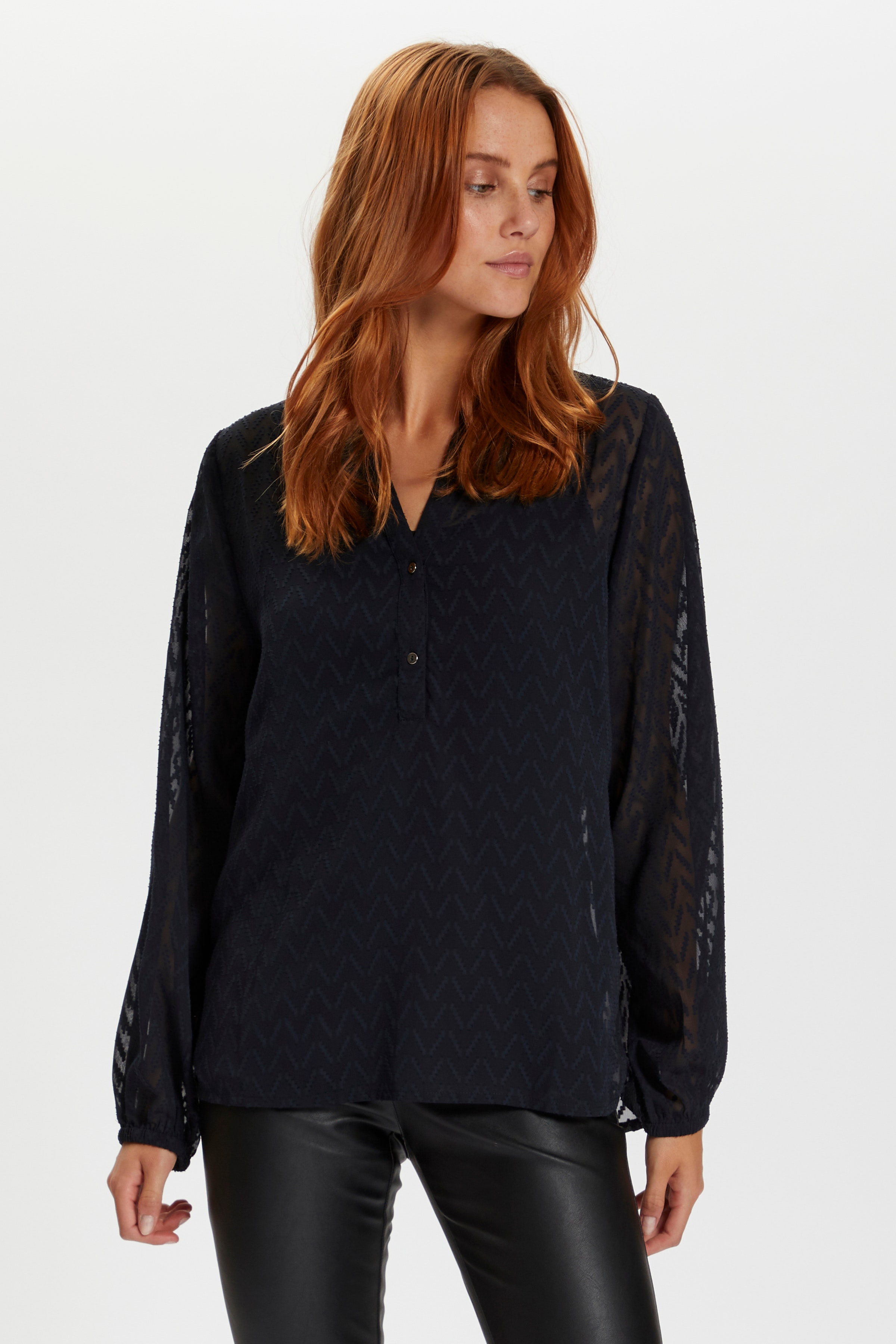 IlaizaSZ Shirt

 LOOKBOOK FRONT 30511949-193911