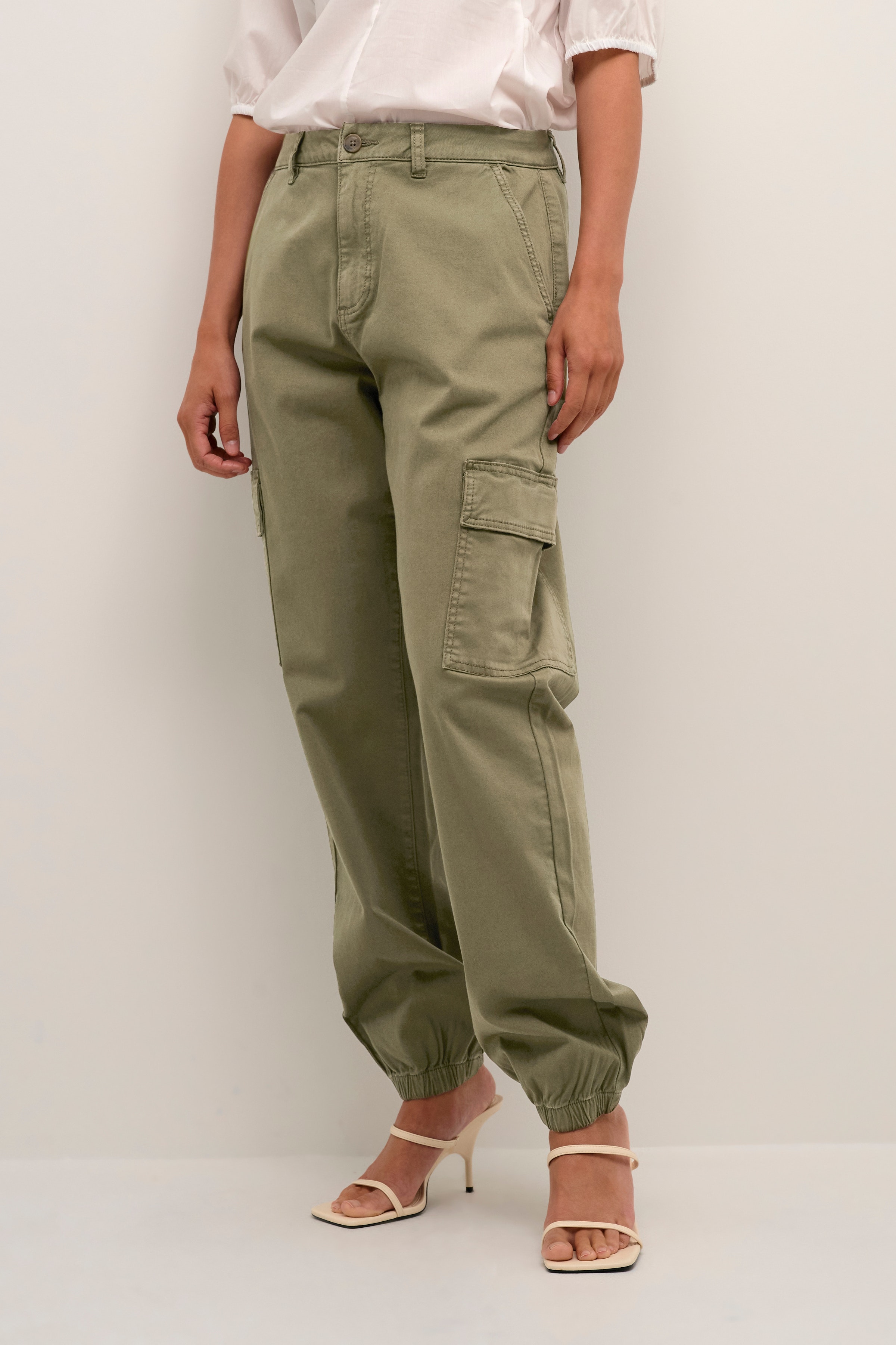 CUbrita Cargo pants LOOKBOOK FRONT 50110330-180521