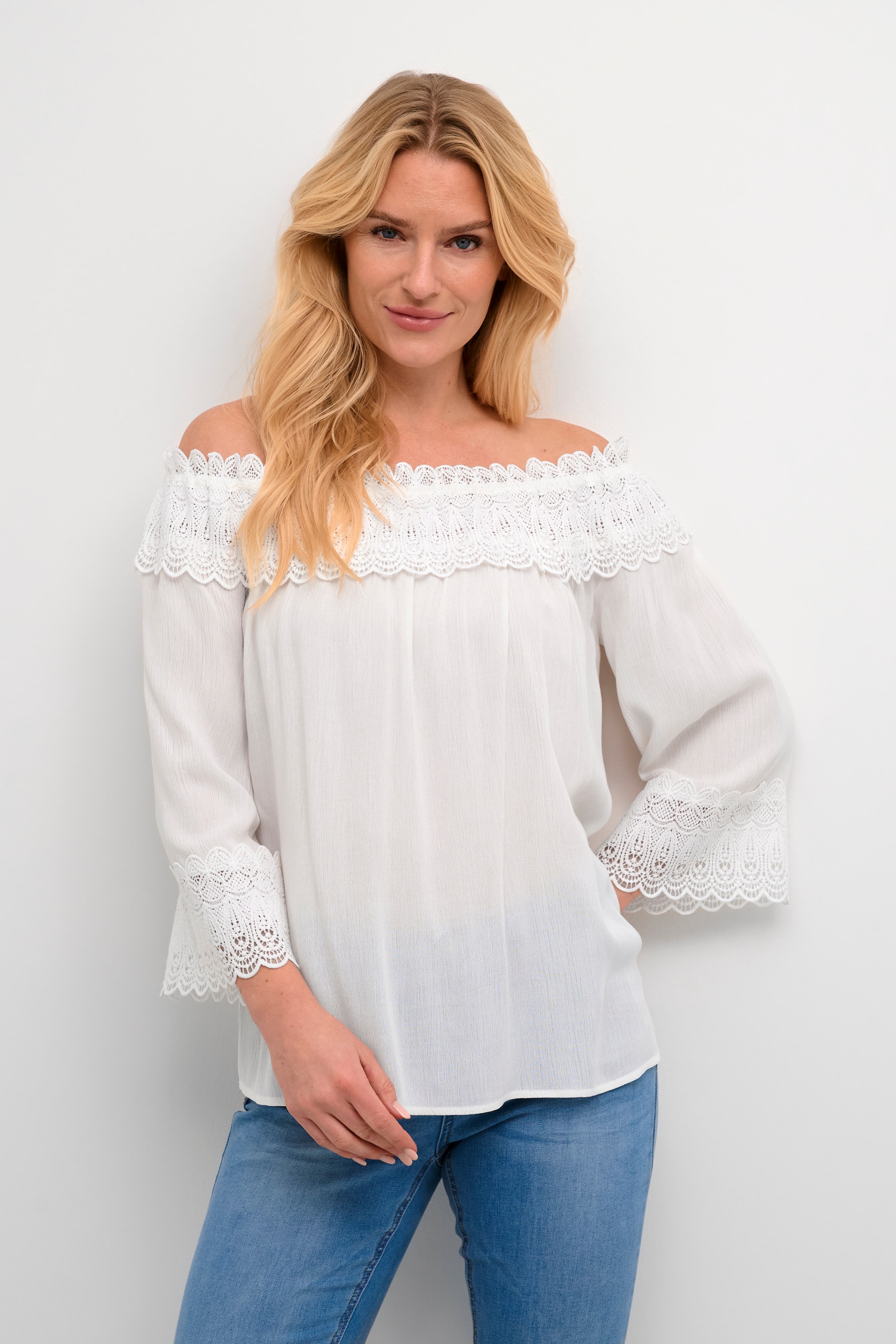 CRBea Bluse LOOKBOOK FRONT 10608022-110602