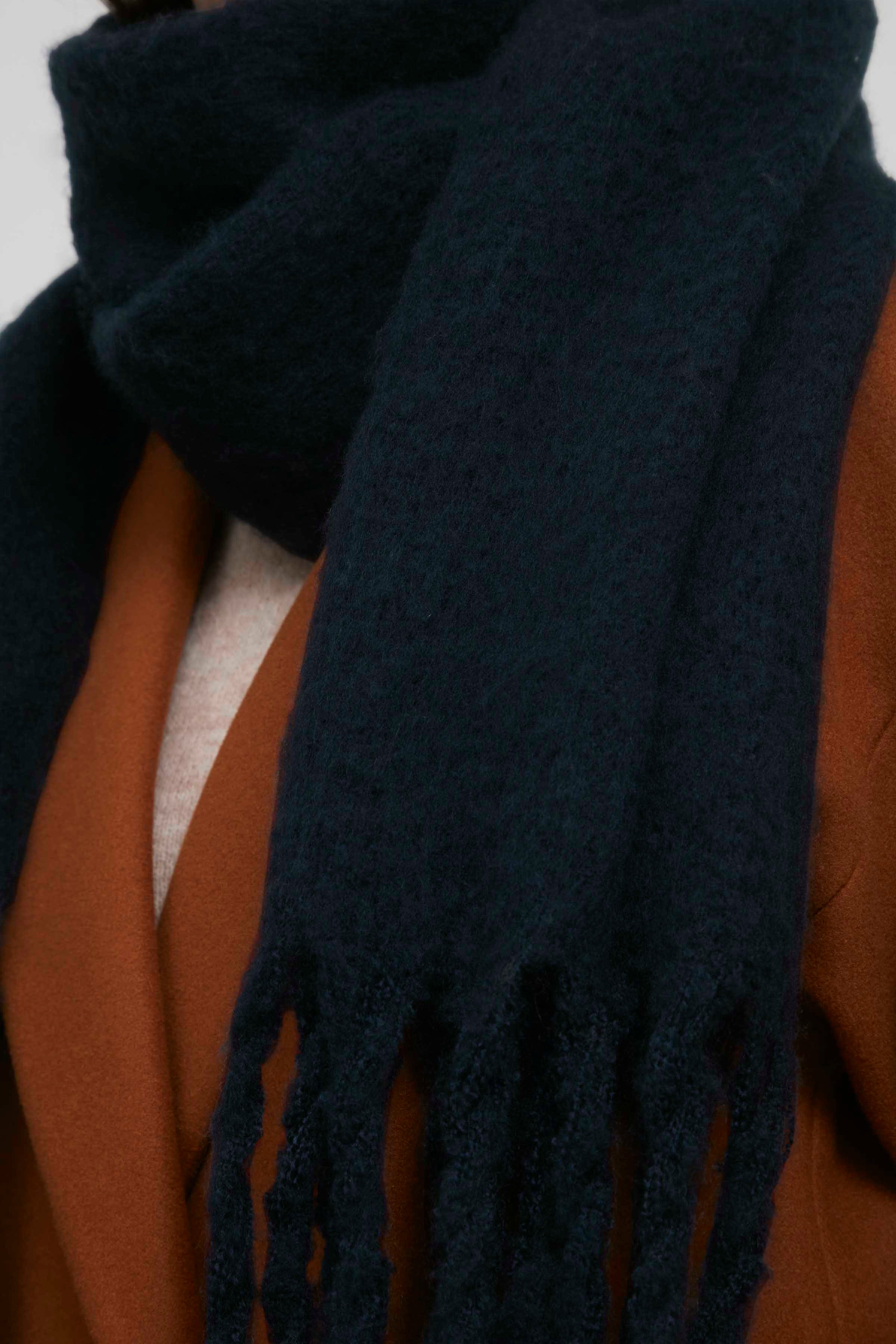 IABREW Scarf LOOKBOOK DETAIL 20112665-194010