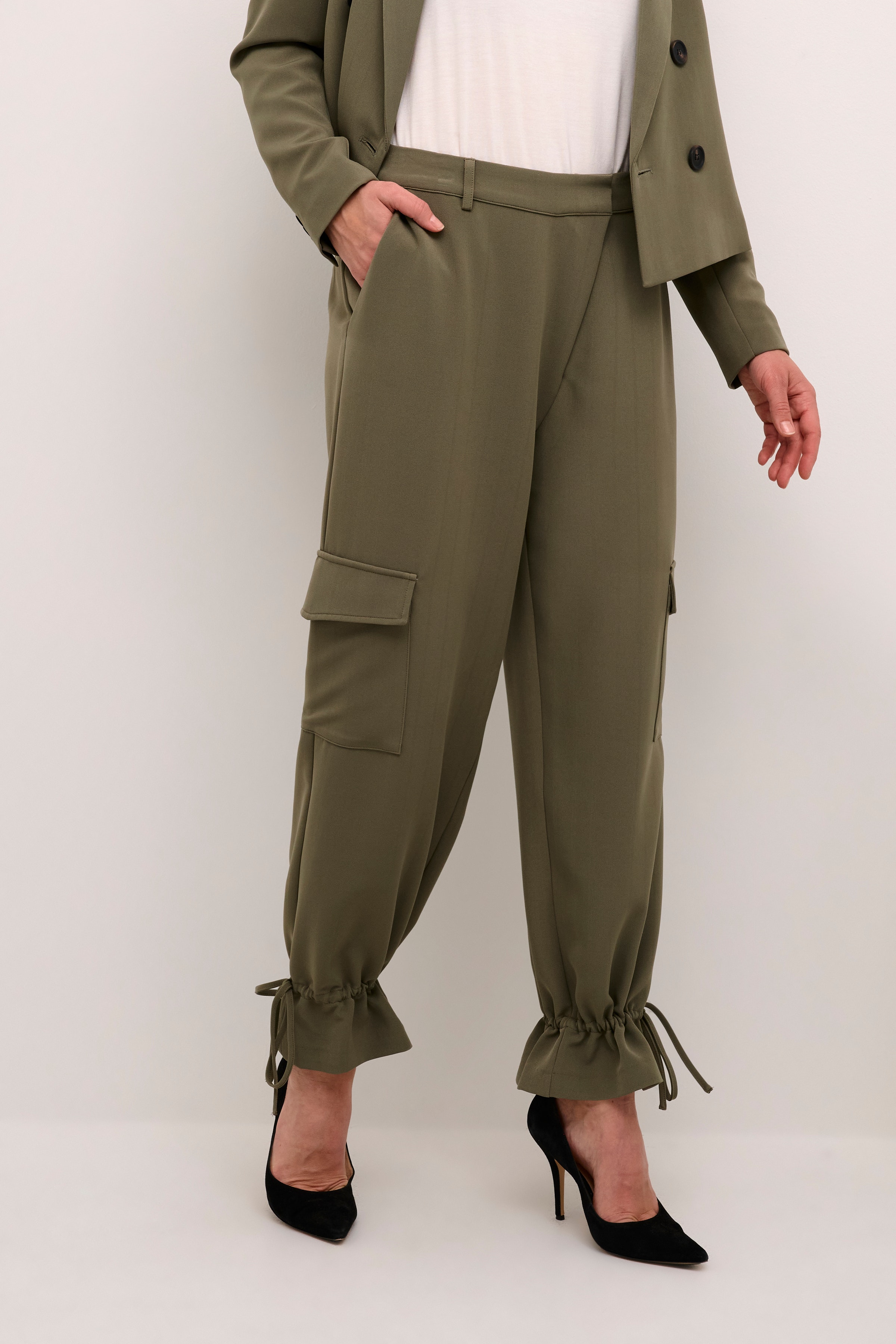 CUmuna cargo trousers LOOKBOOK FRONT 50109493-180521