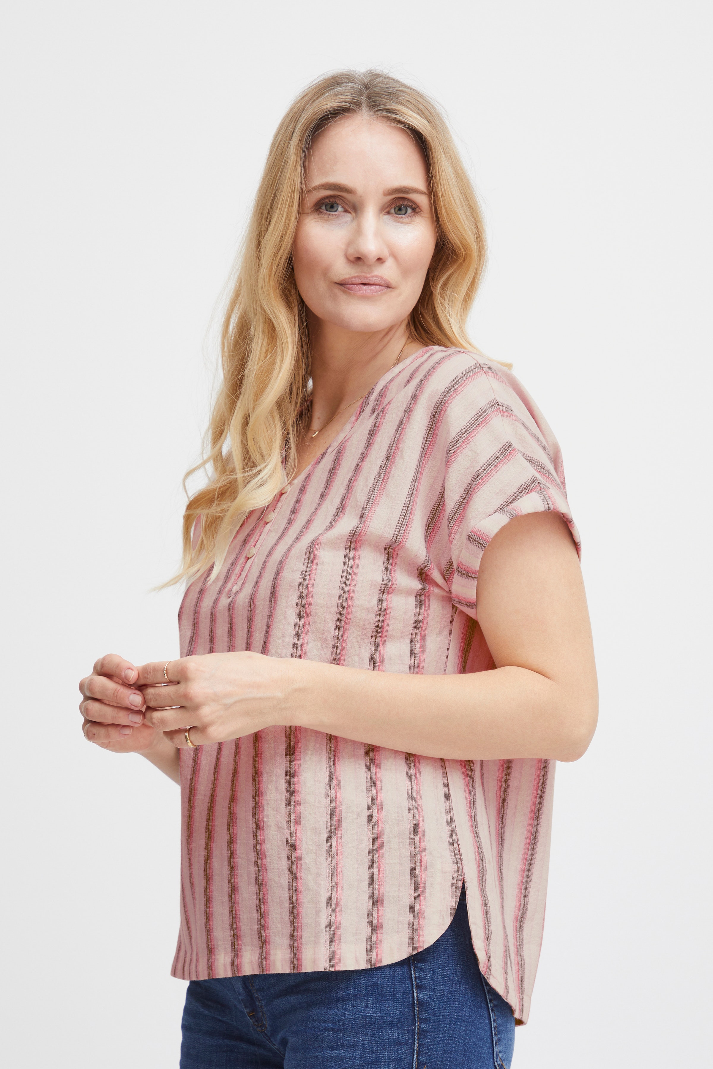 Kortermet bluse LOOKBOOK FRONT 20612234-201983