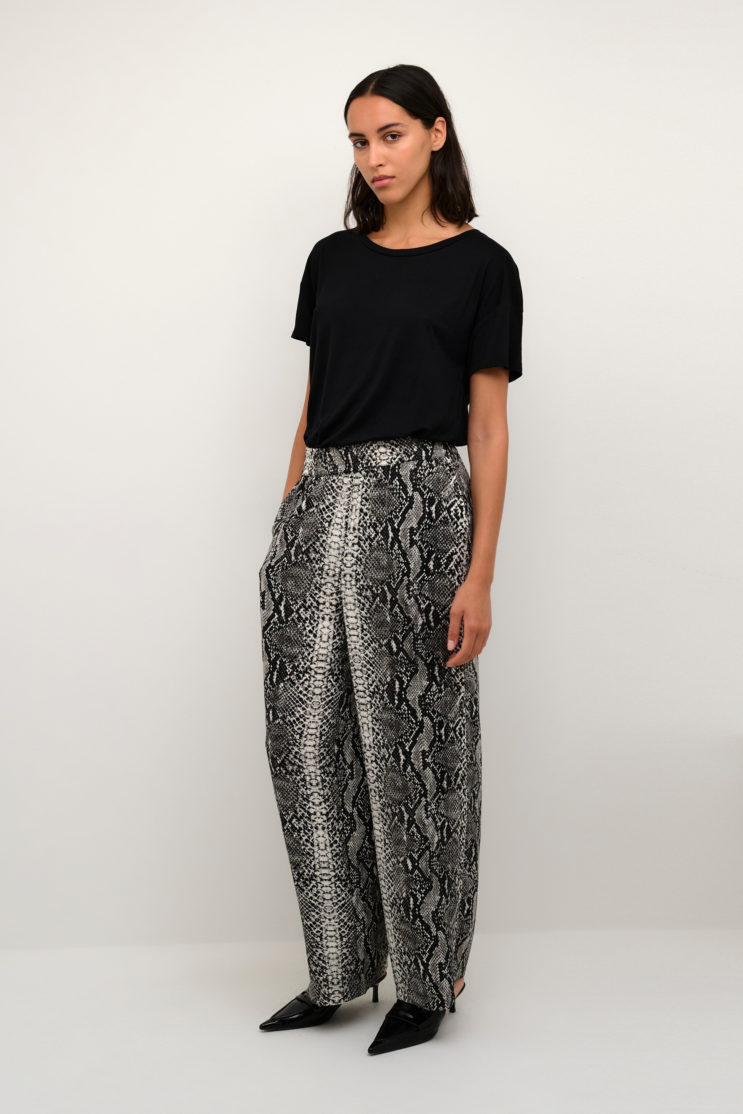 KoraKB Trousers LOOKBOOK FRONT 10104565-194008