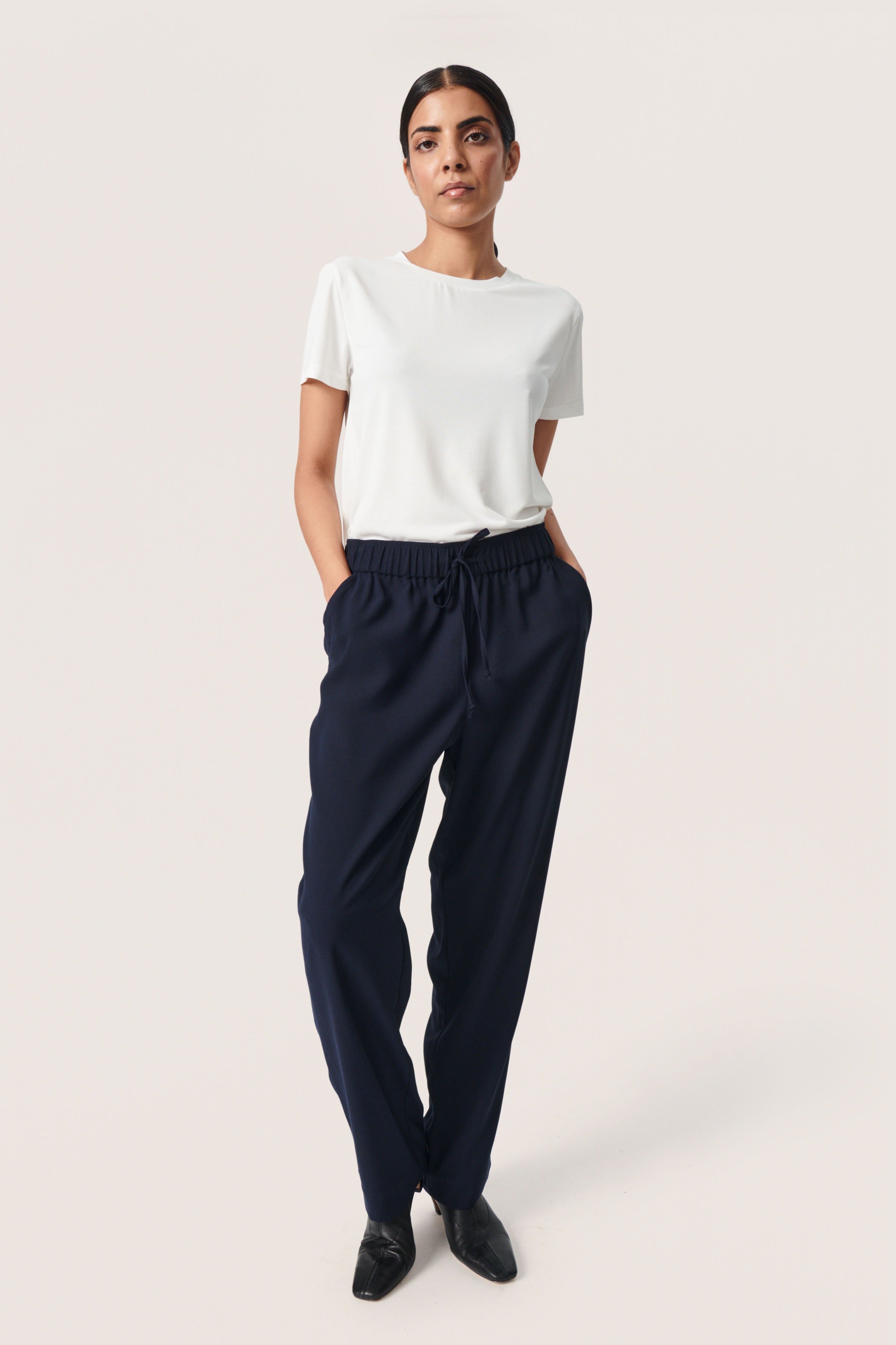 SLShirley Trousers LOOKBOOK FRONT 30406346-193924