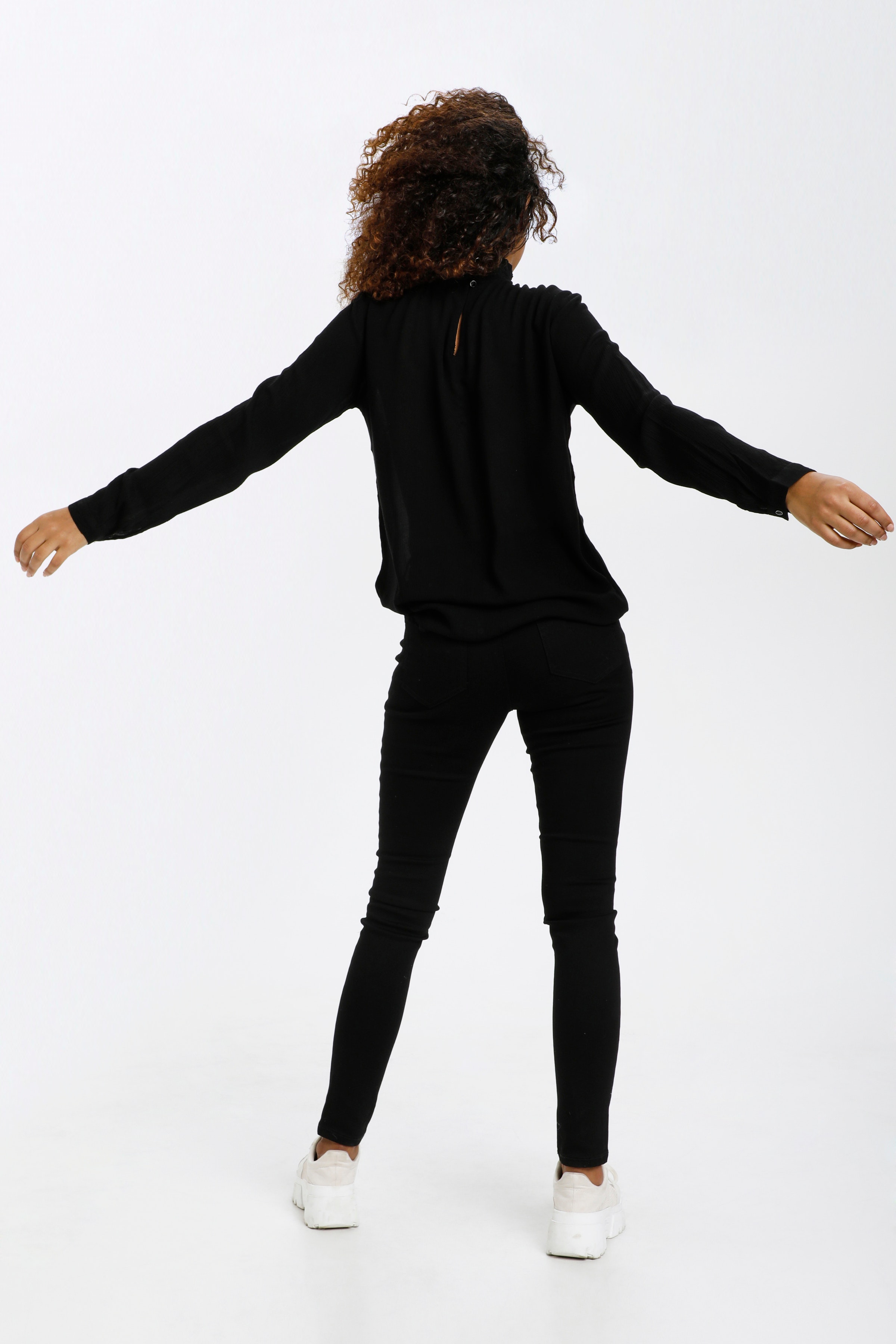 Trine Blouse LOOKBOOK BACK 10500950-50600