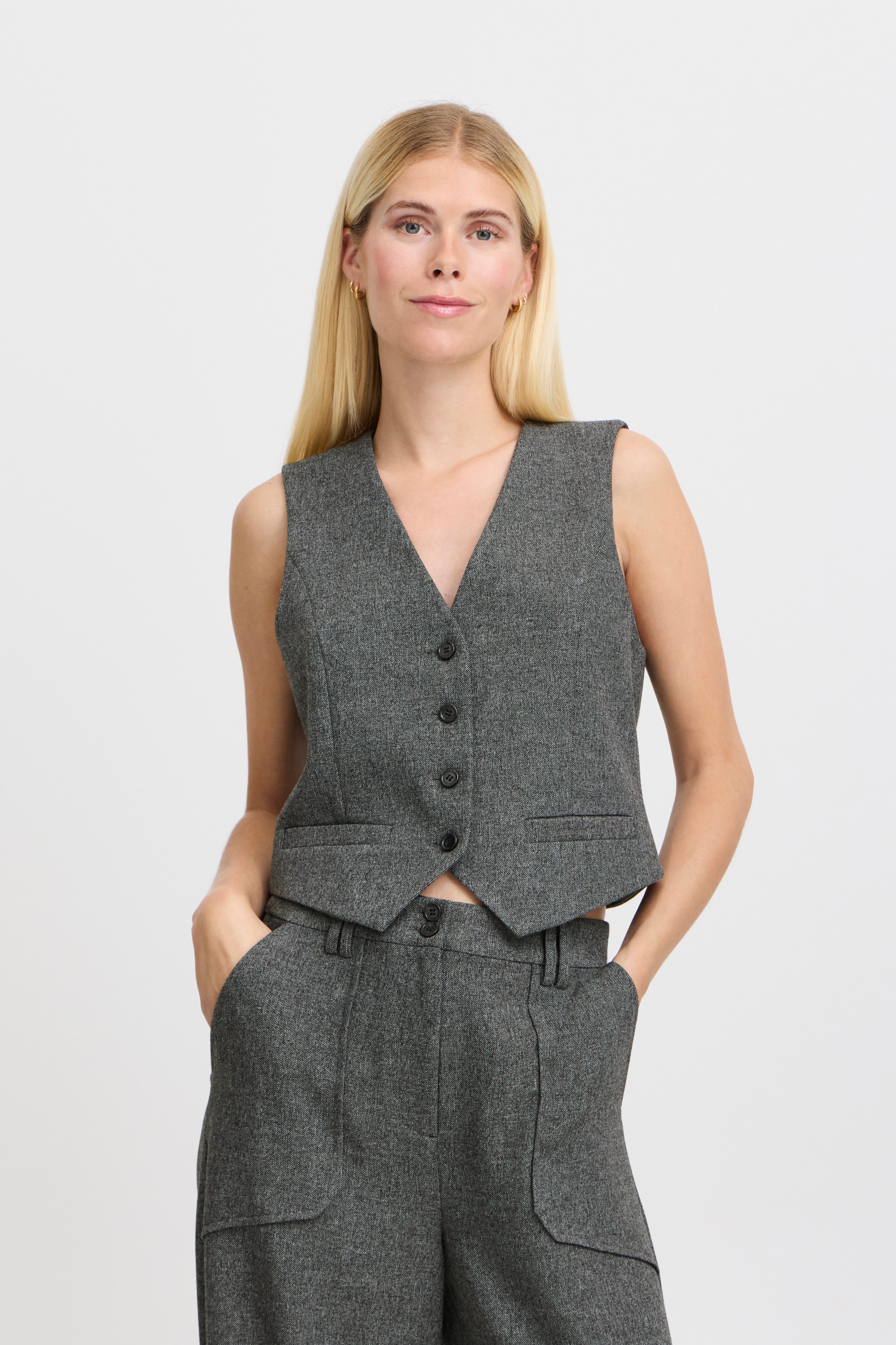 BYETONA Waistcoat LOOKBOOK FRONT 20815505-200455