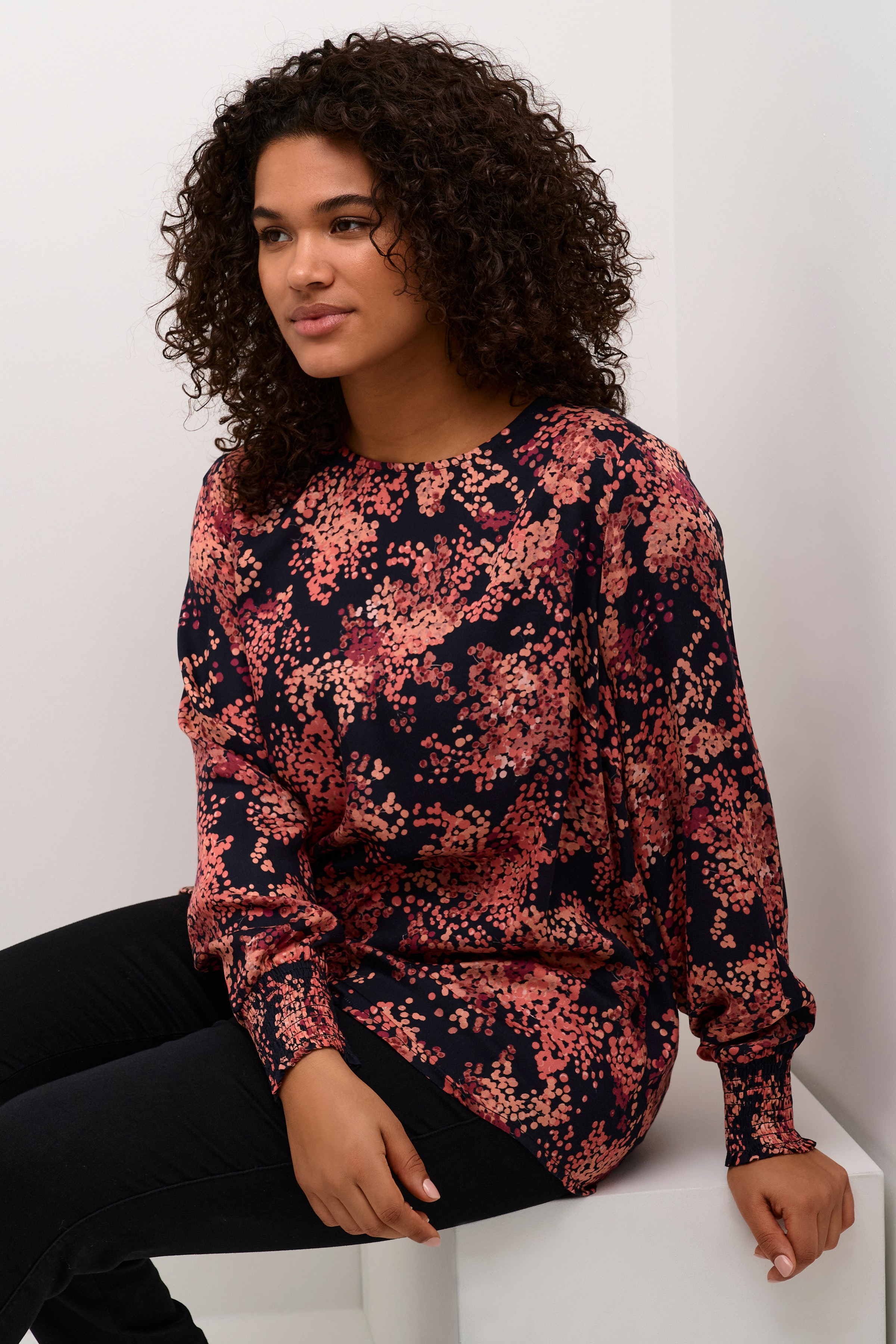 KCjeanetta Blouse LOOKBOOK DETAIL 10582625-103570