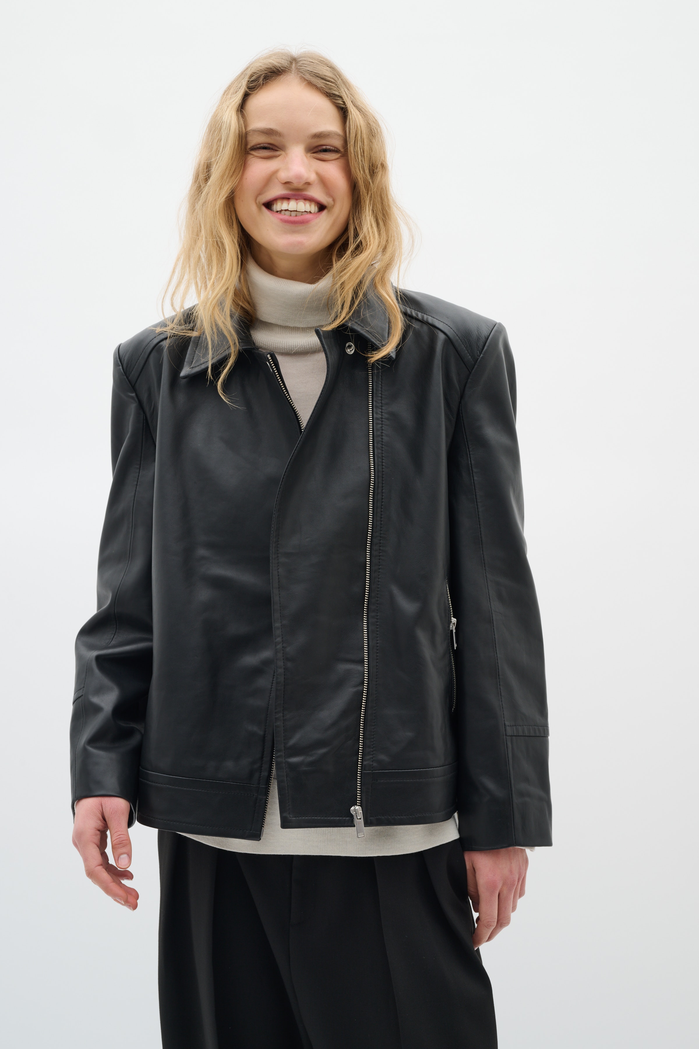 BrodiaIW Outerwear LOOKBOOK FRONT 30110996-194008