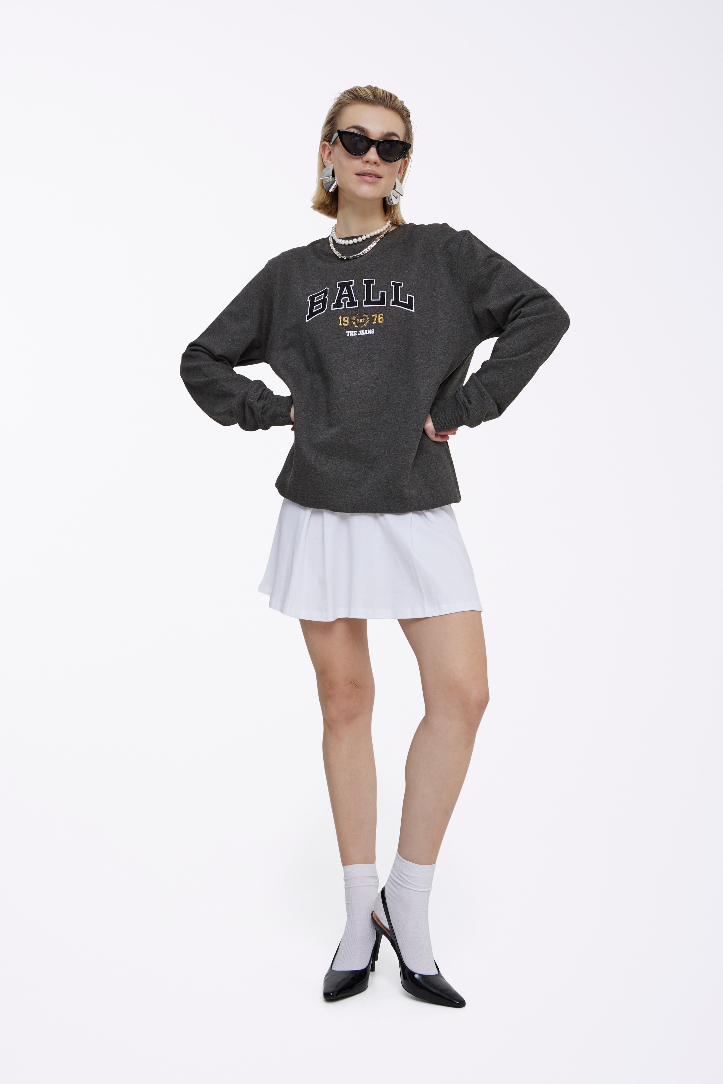 L. TAYLOR SWEATSHIRT LOOKBOOK FRONT 50400052-204306