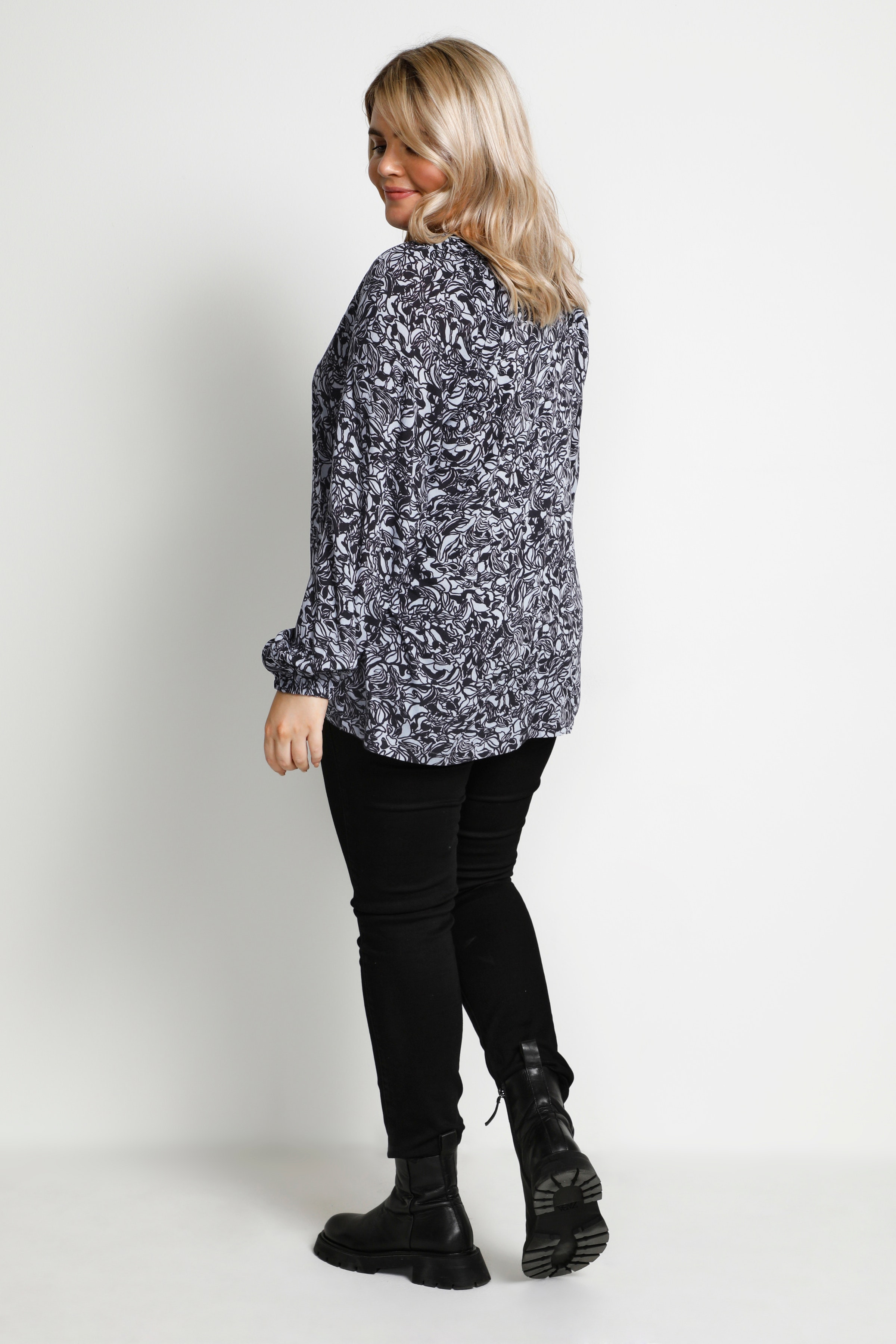 KCburma Blouse with long sleeve LOOKBOOK BACK 10580972-103089