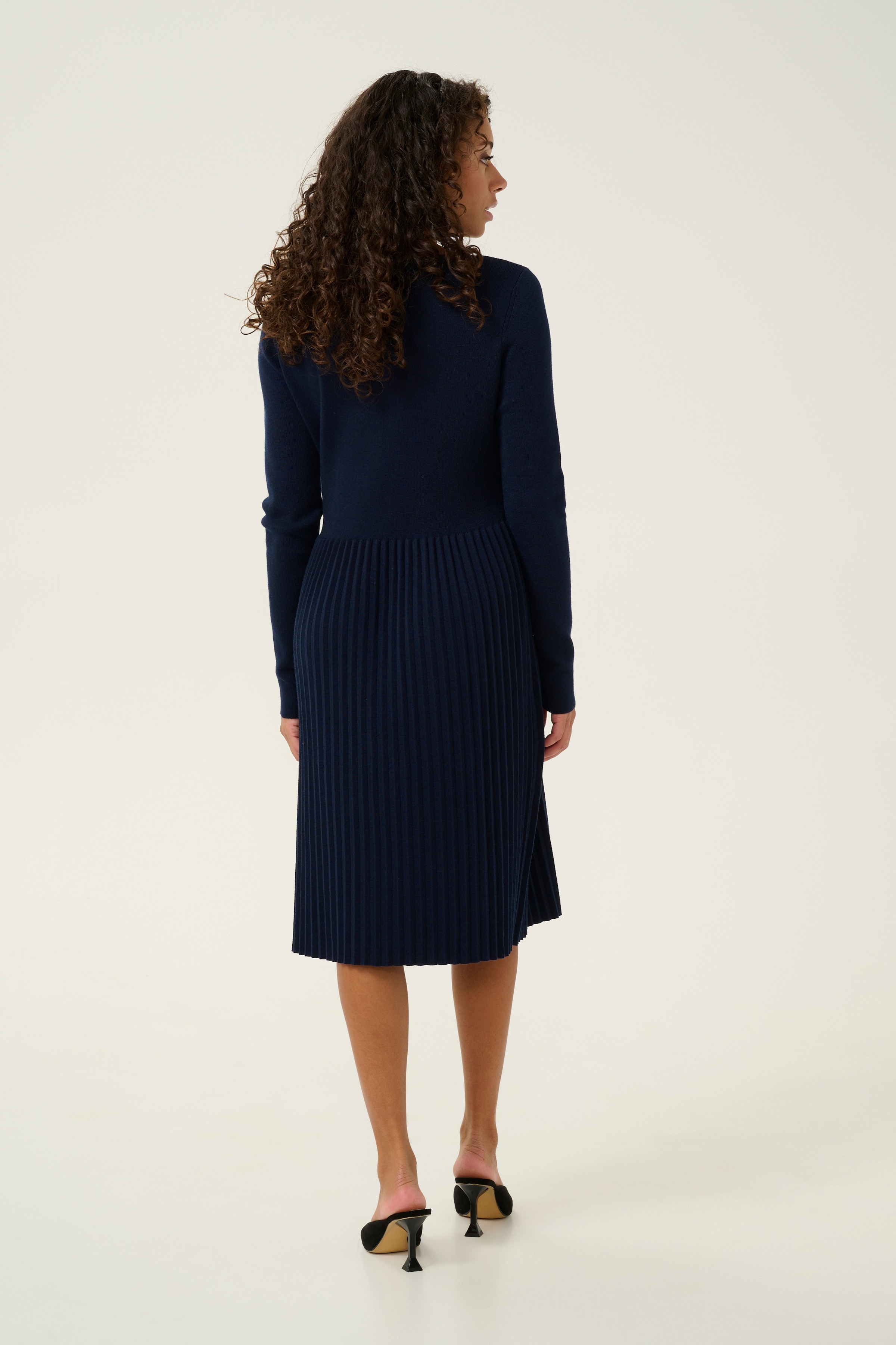 CUluci Kjole LOOKBOOK BACK 50111749-194011