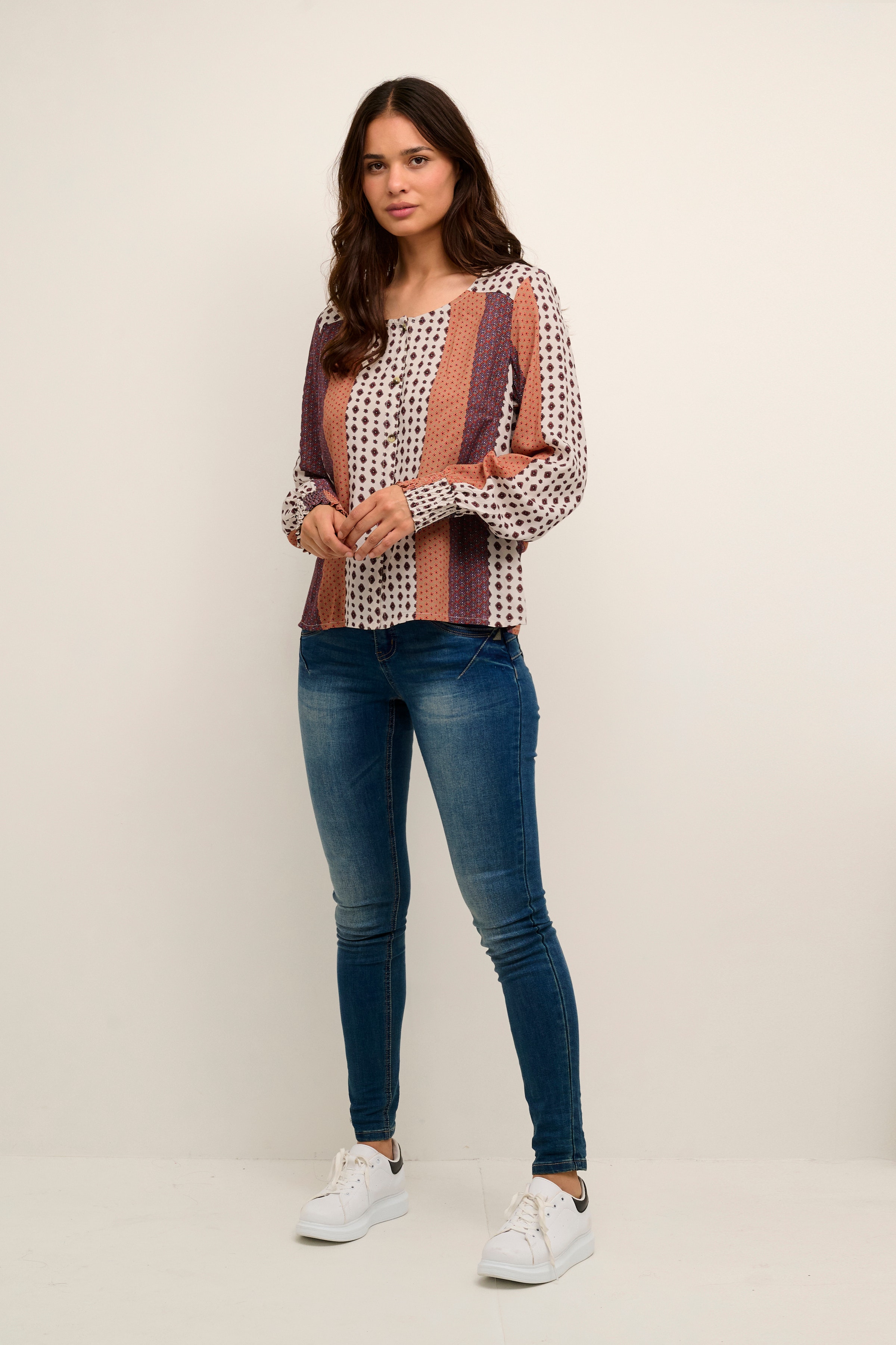 CRMagda Bluse LOOKBOOK FRONT 10610269-103965