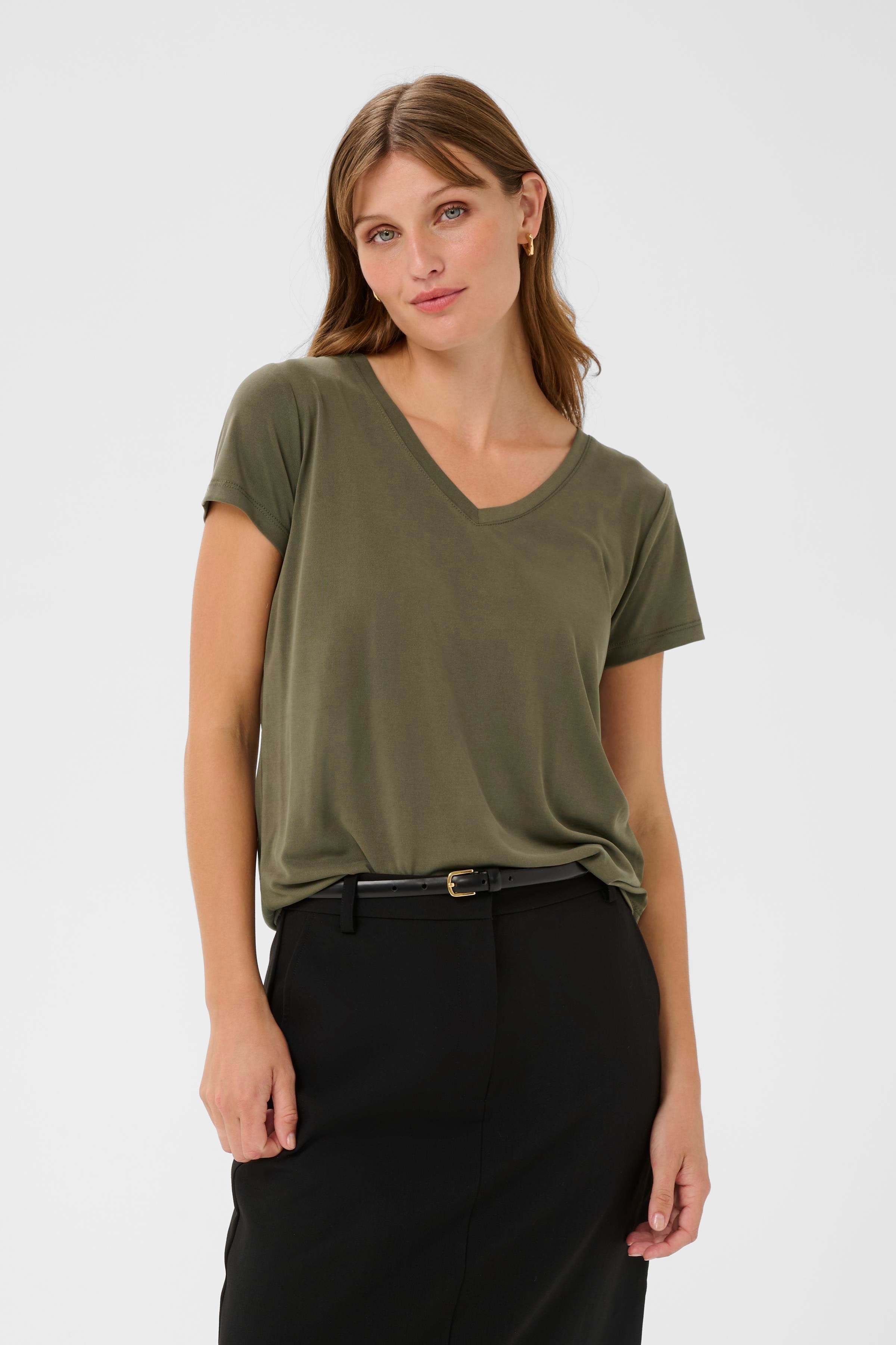 SLColumbine V-neck T-shirt LOOKBOOK FRONT 30404284-190822