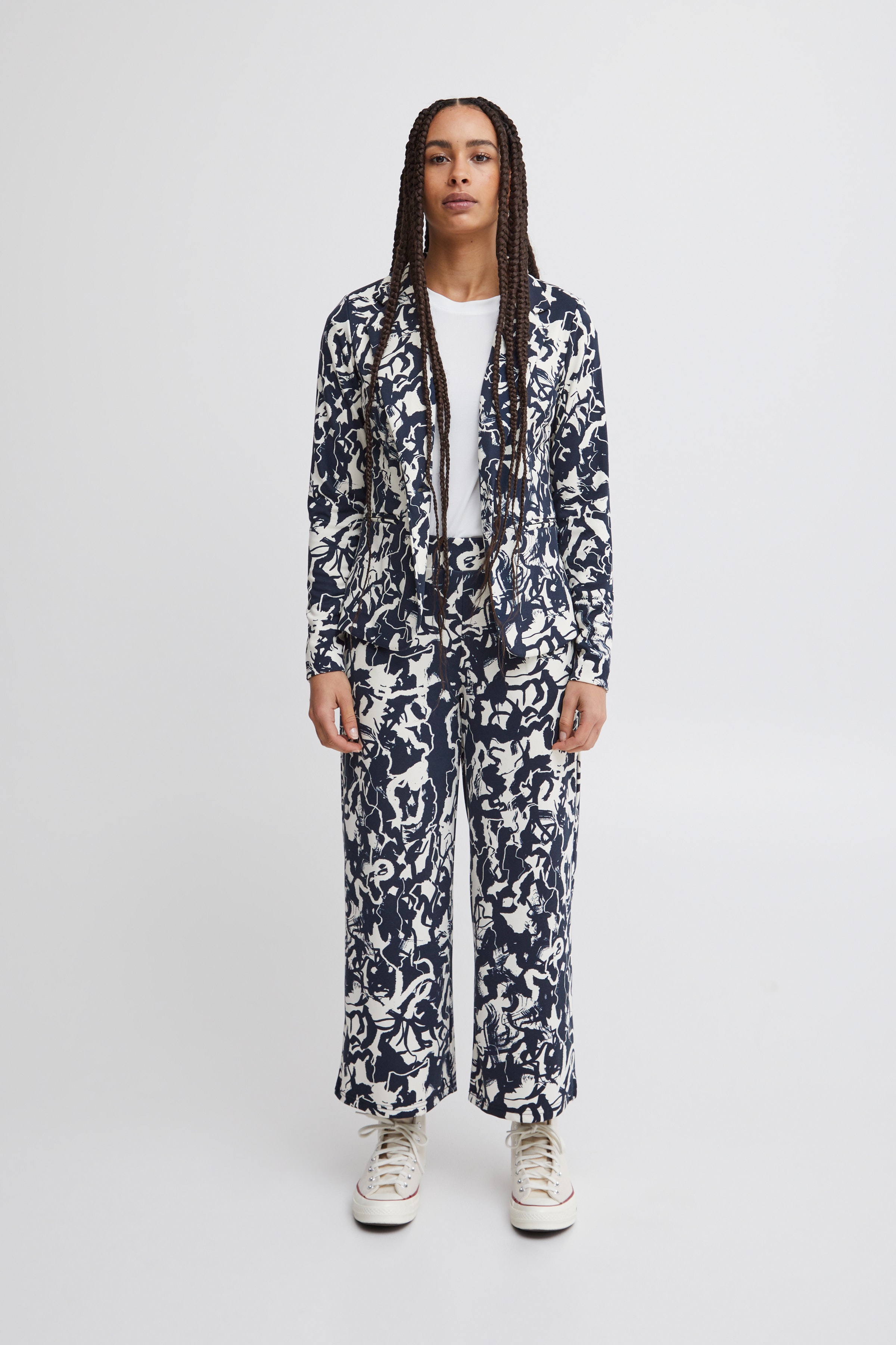 IHKATE Hose LOOKBOOK FRONT 20118571-194010