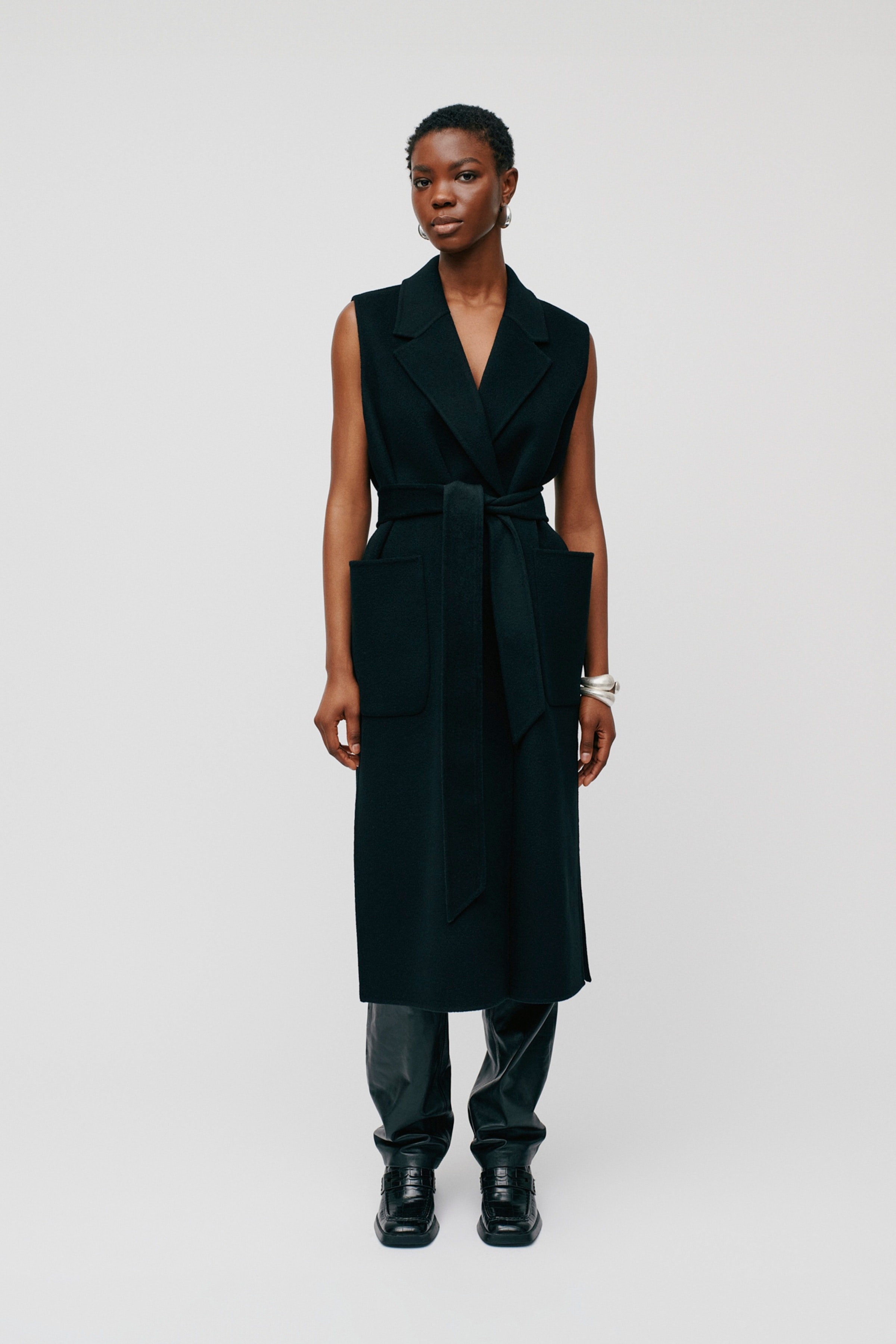 CLARISSA Kåpe LOOKBOOK FRONT 30600177-BK999