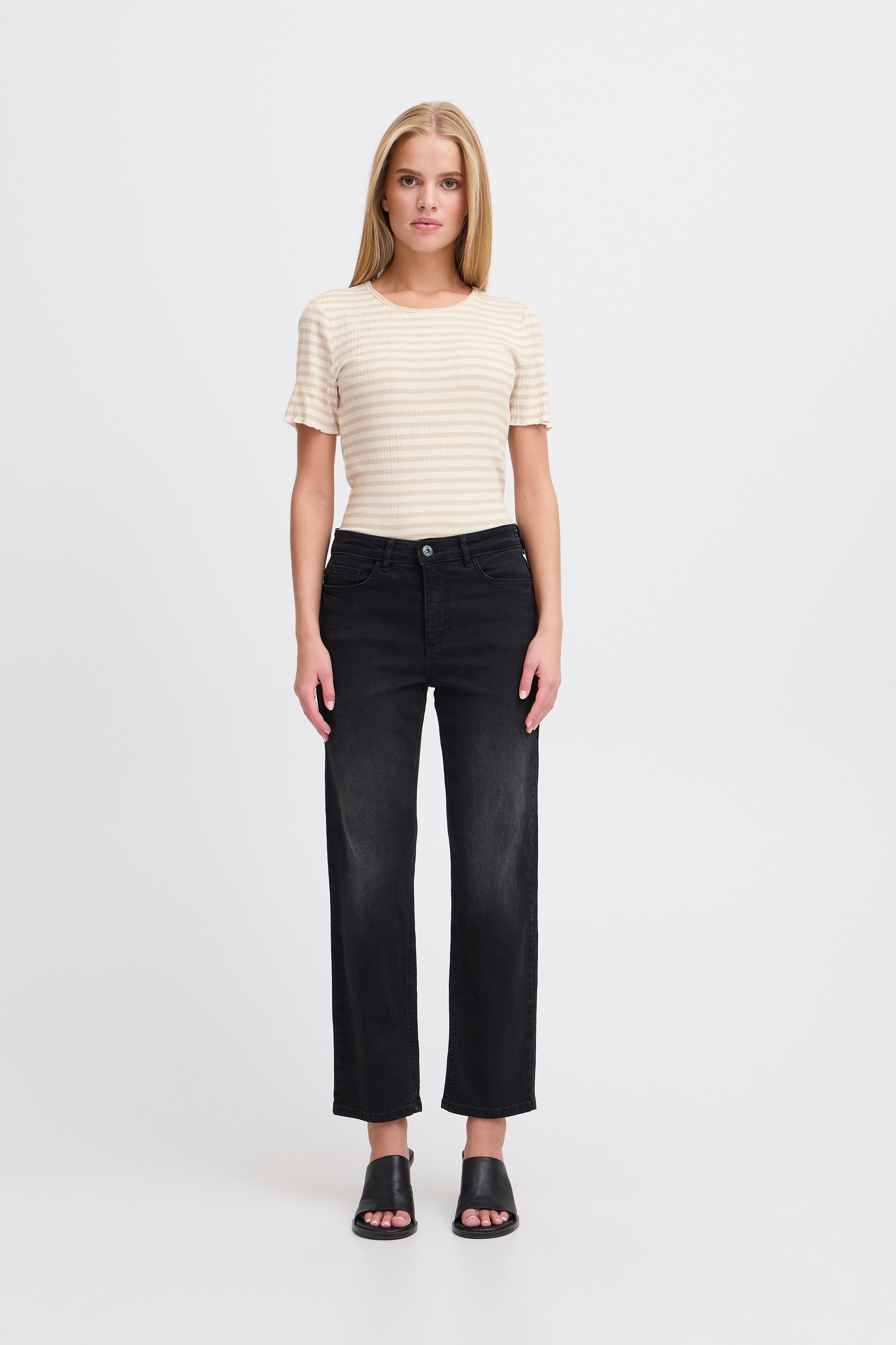 IHCELLA T-shirt LOOKBOOK FRONT 20122818-204496